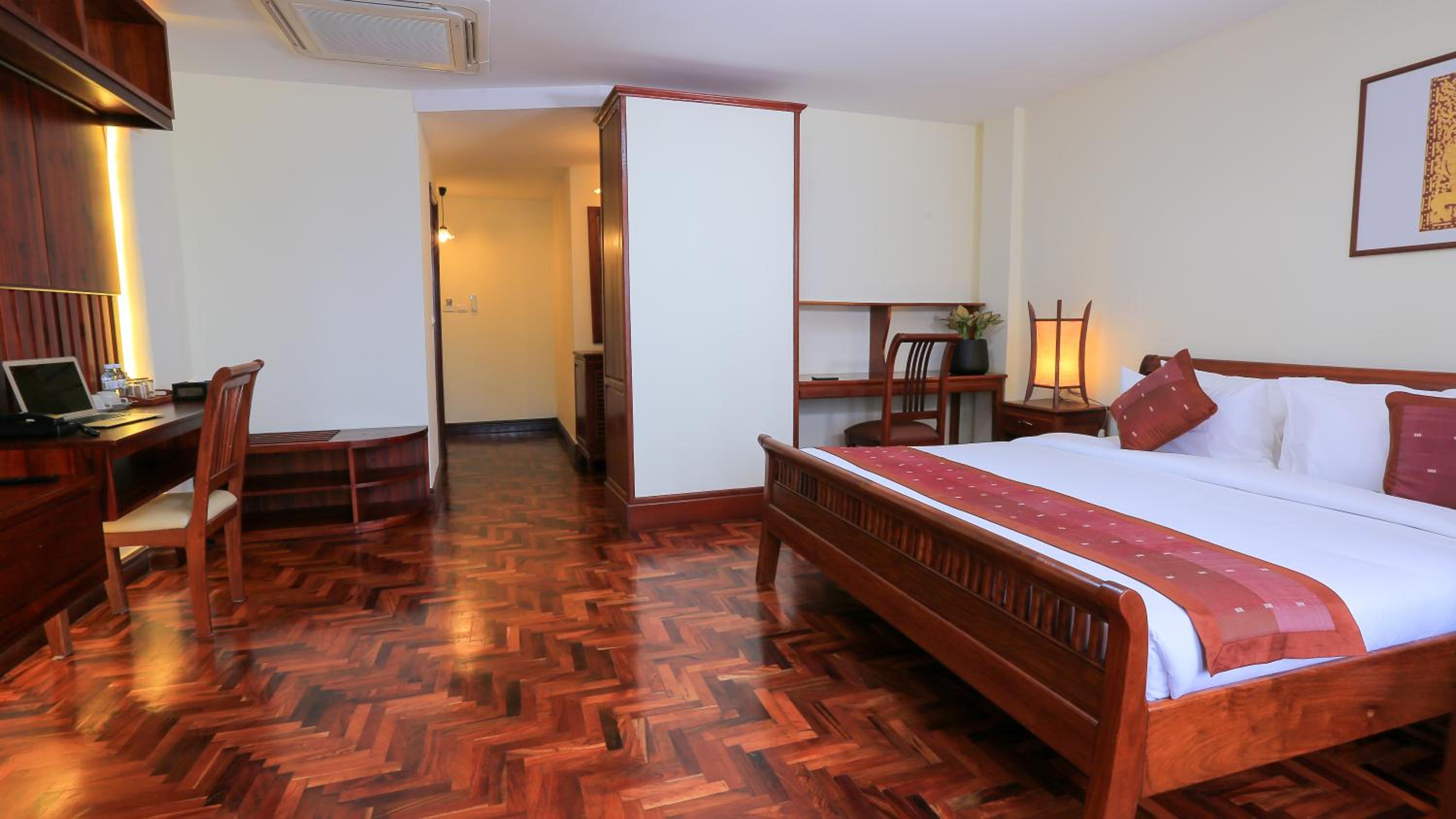 Deluxe Double Room - Photo 10