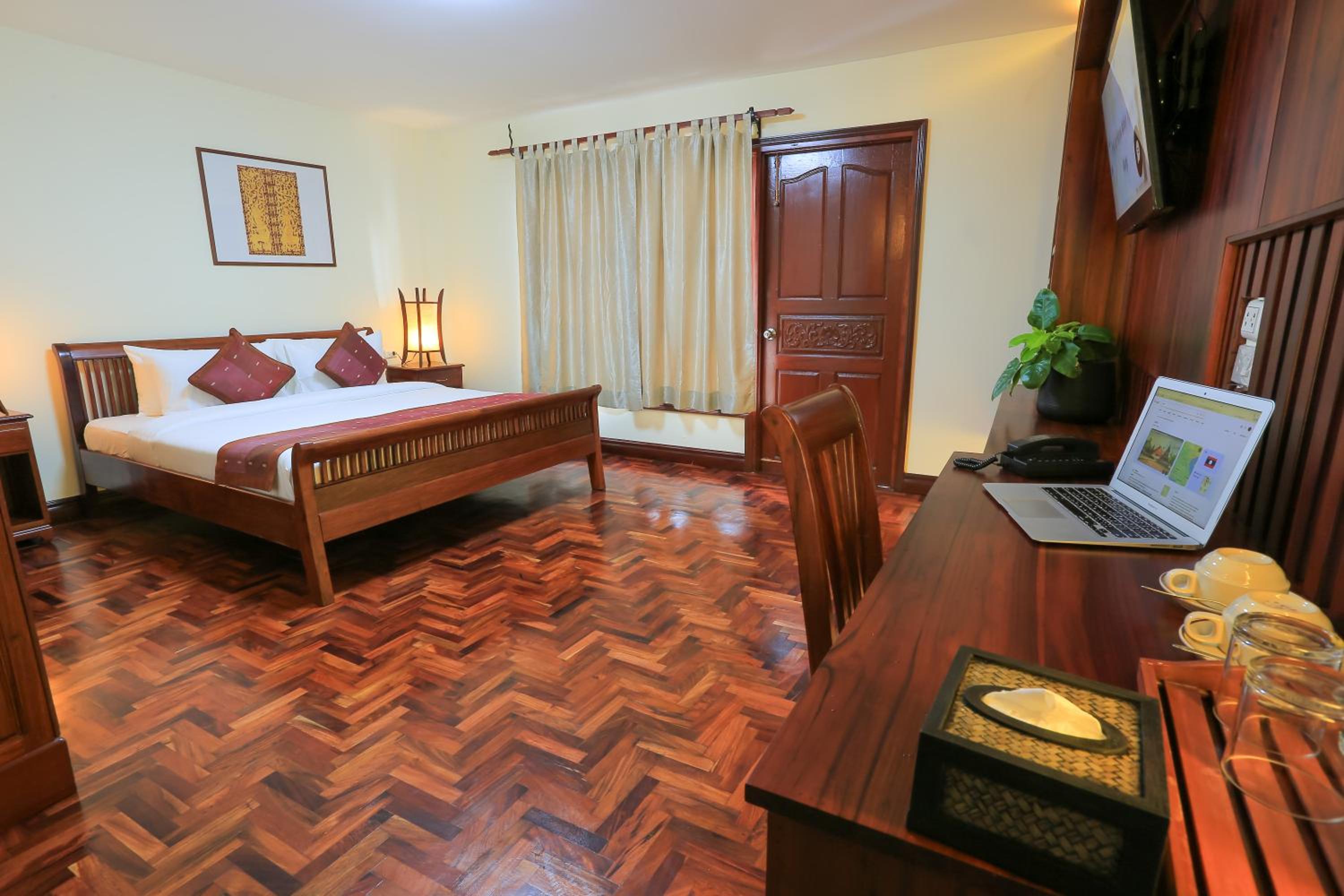 Deluxe Double Room - Photo 9