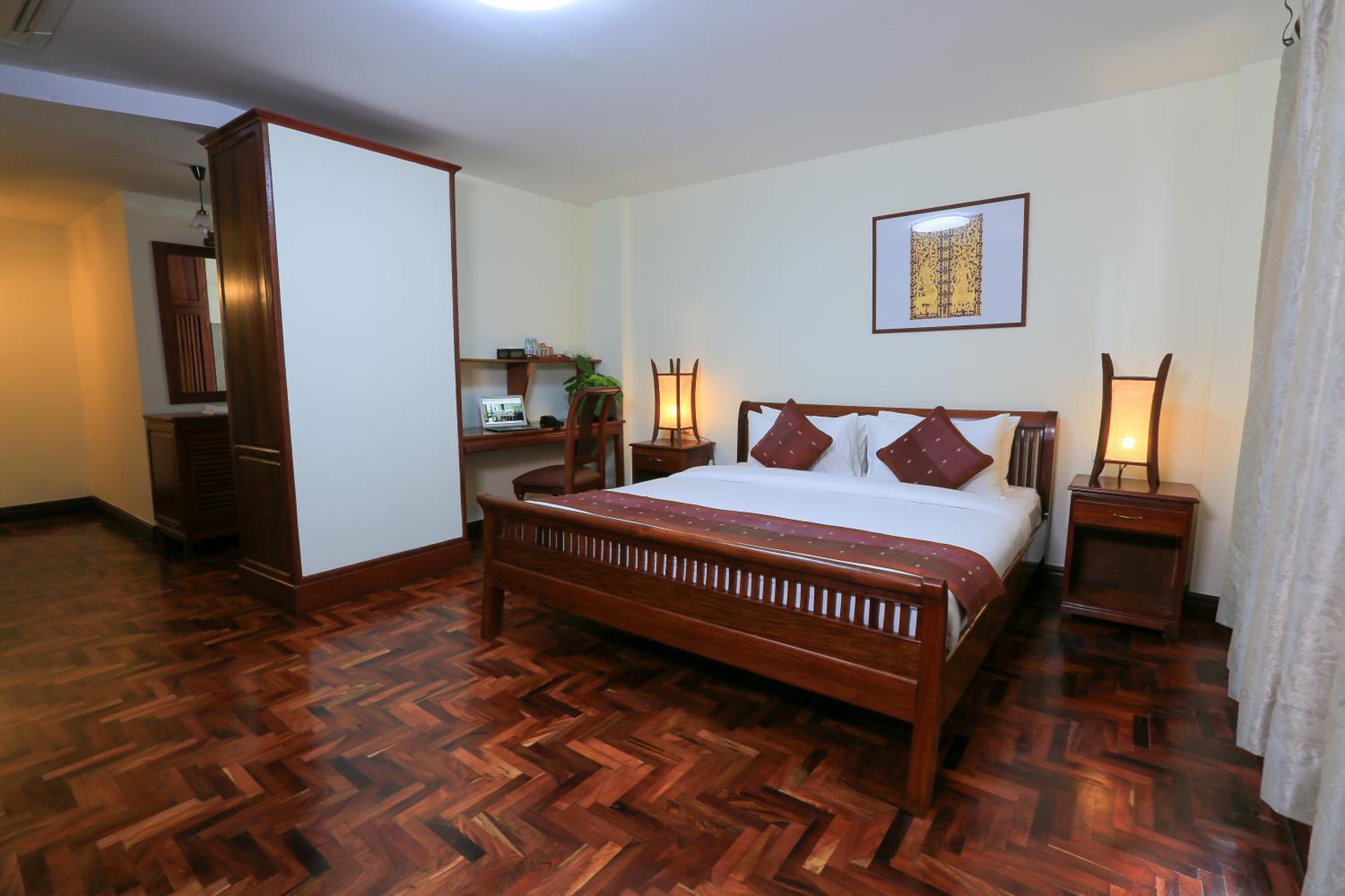 Deluxe Double Room - Photo 8