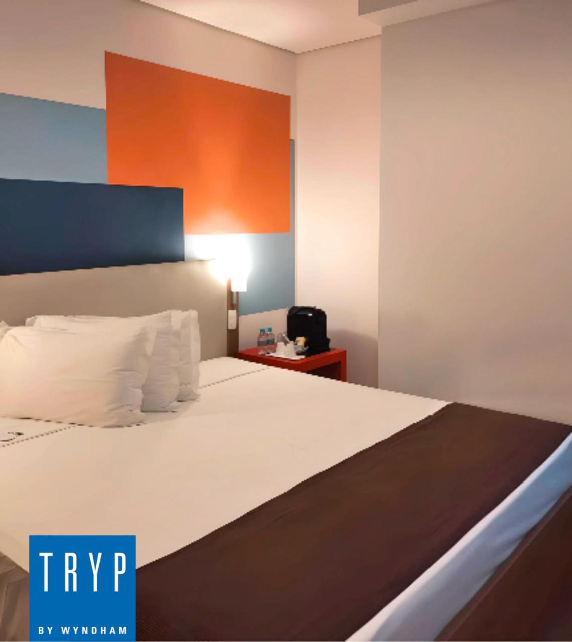 Deluxe King Room - 12 to 24 Hours Stay photo 3