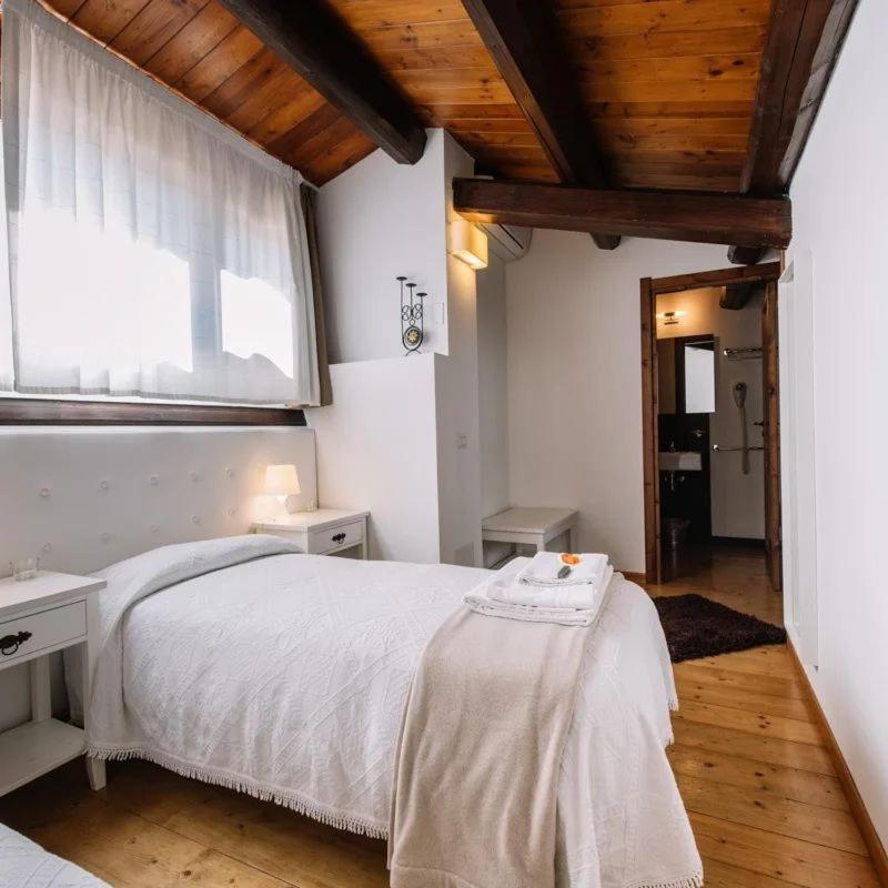 Twin Room with Private Bathroom