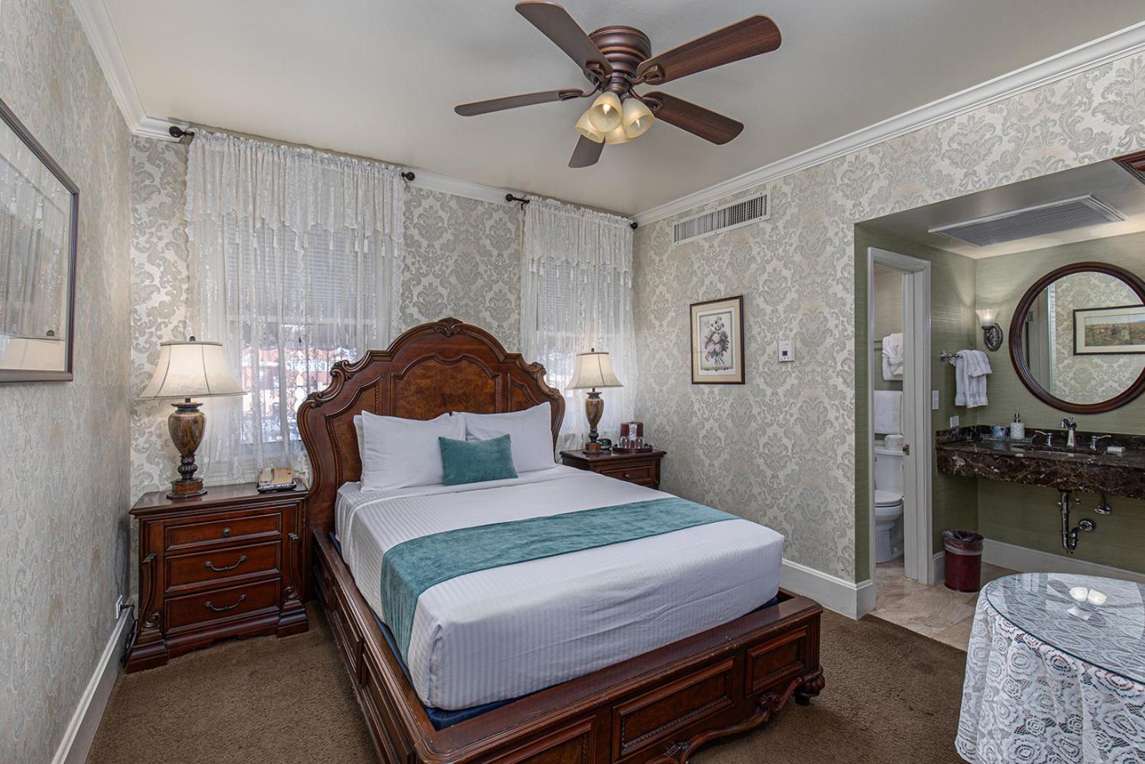 Deluxe Queen Room