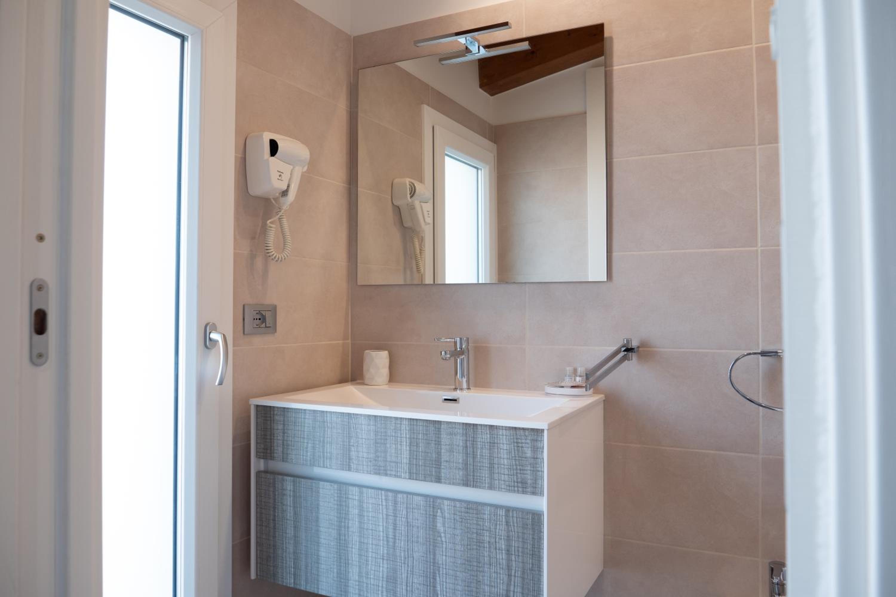 Luxury Triple Room photo 3