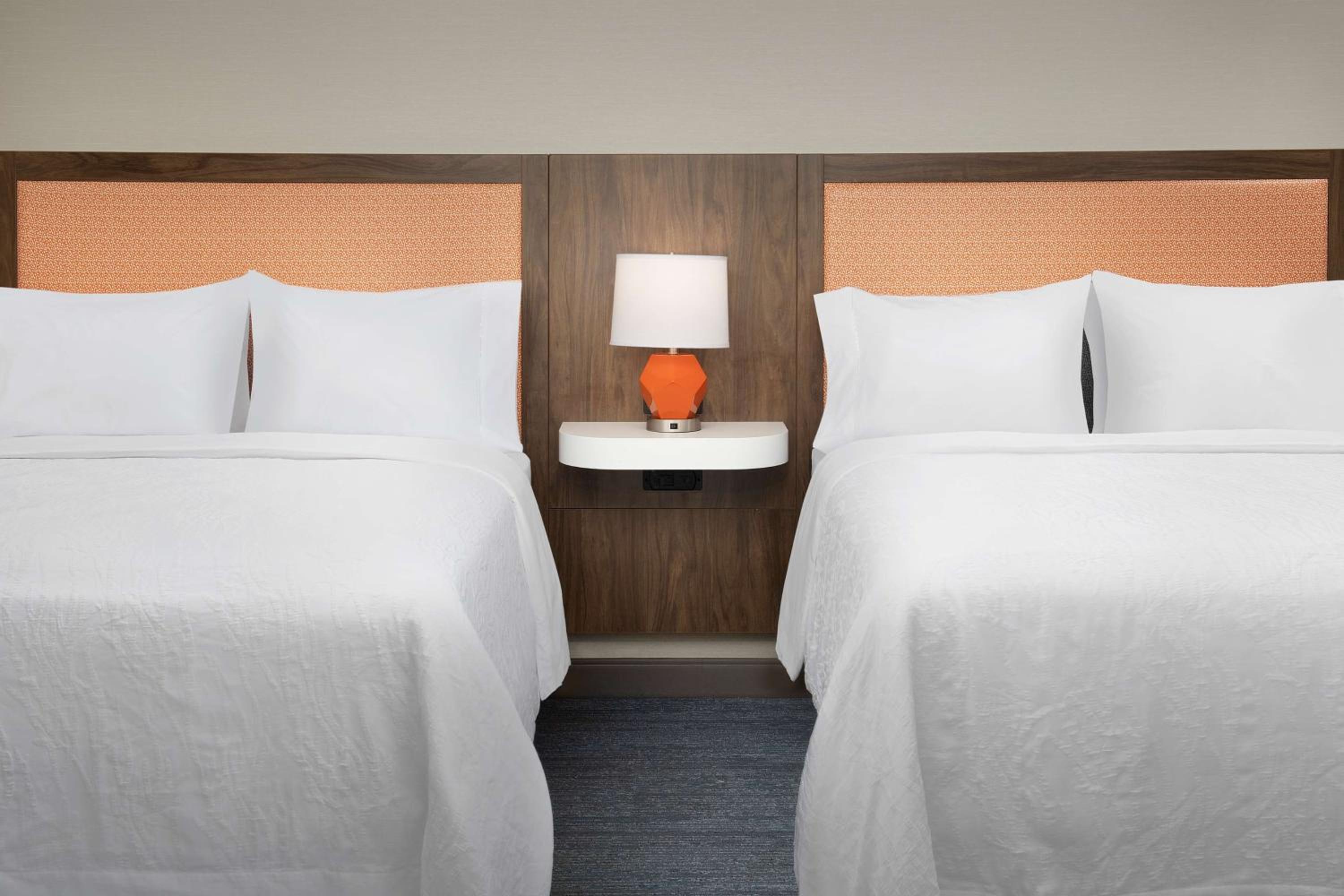 Room with Two Queen Beds - Non-Smoking - Photo 5