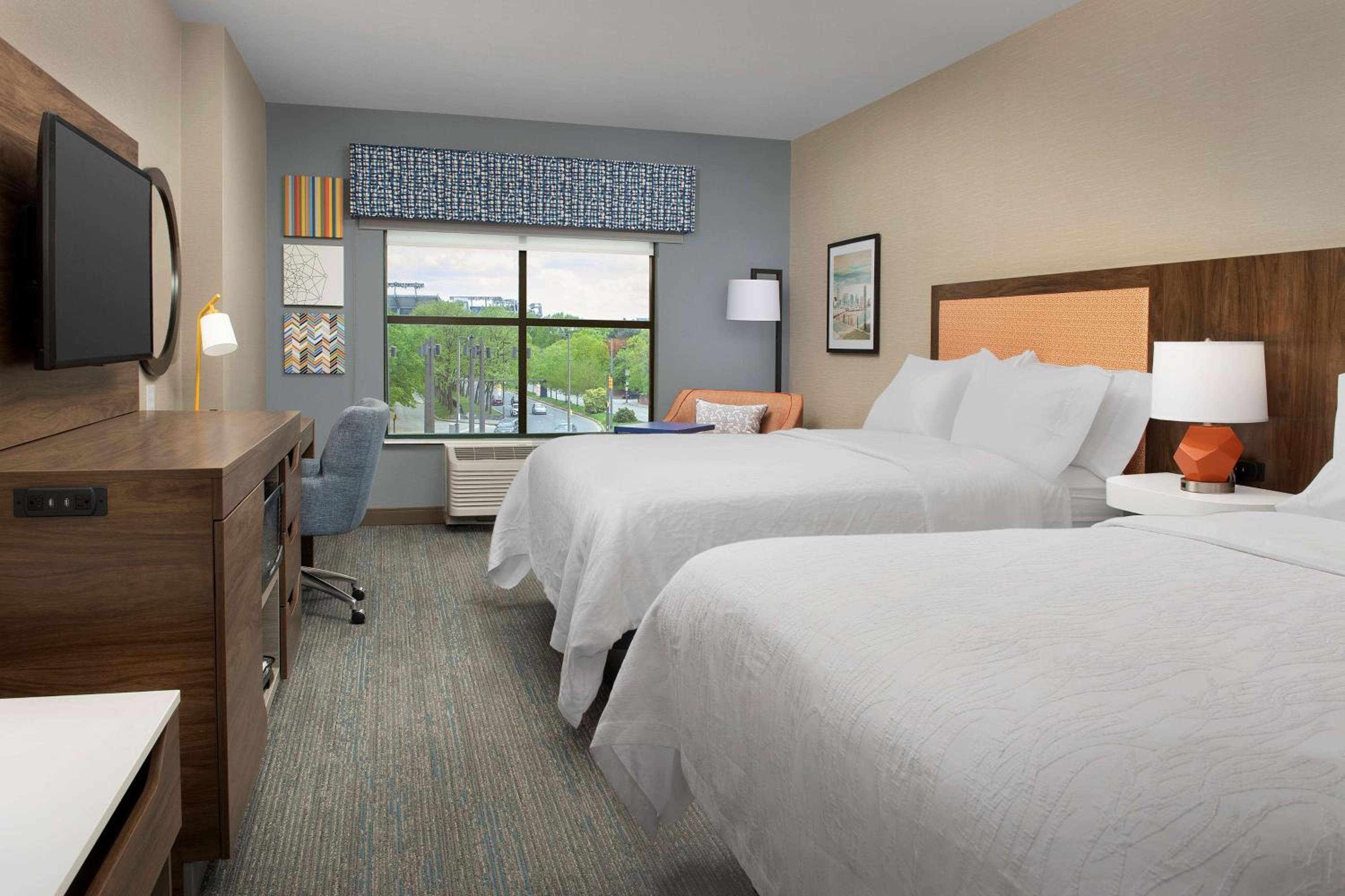 Room with Two Queen Beds - Non-Smoking - Photo 4