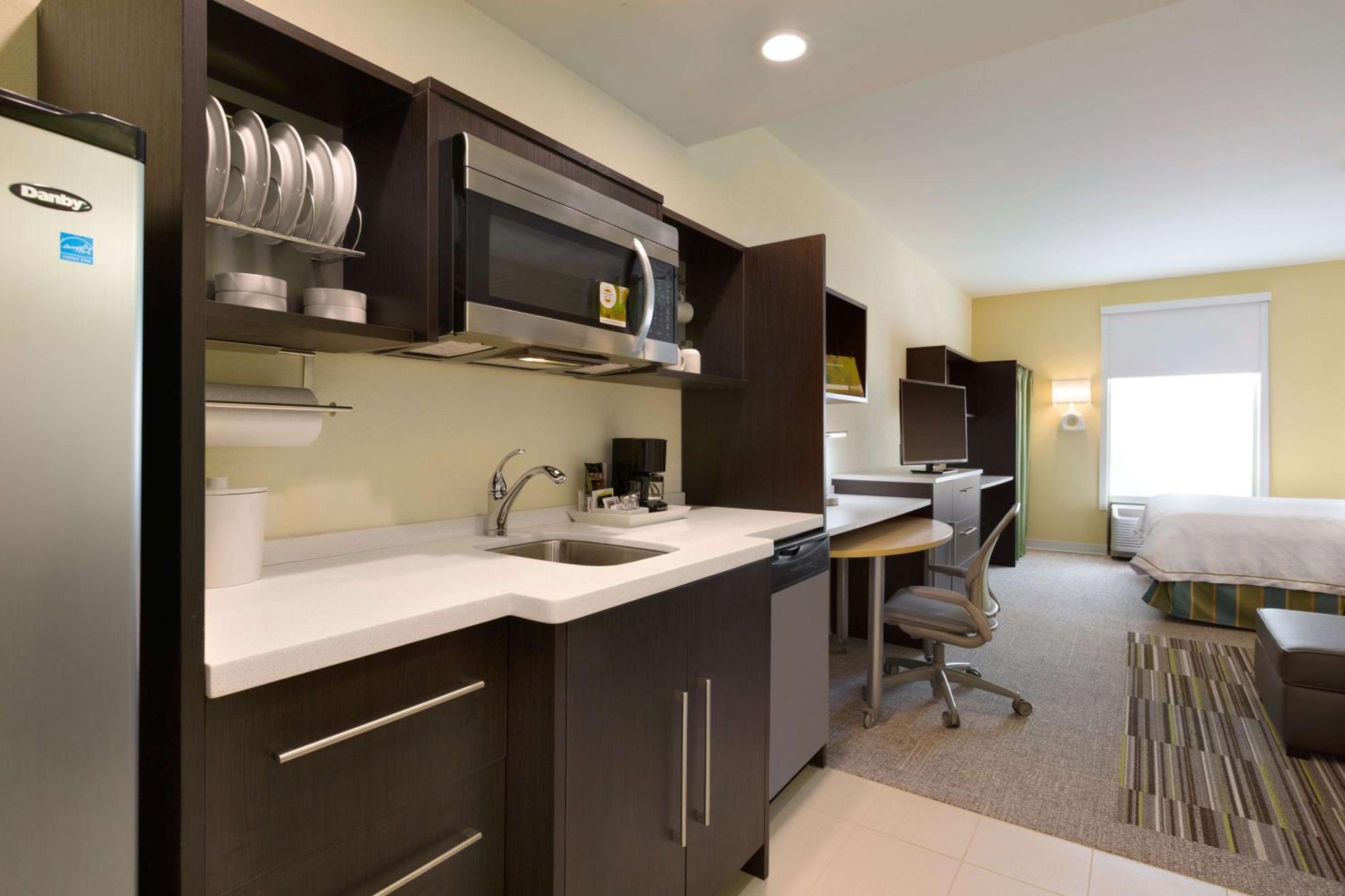 King Studio Suite - Non-Smoking photo 2