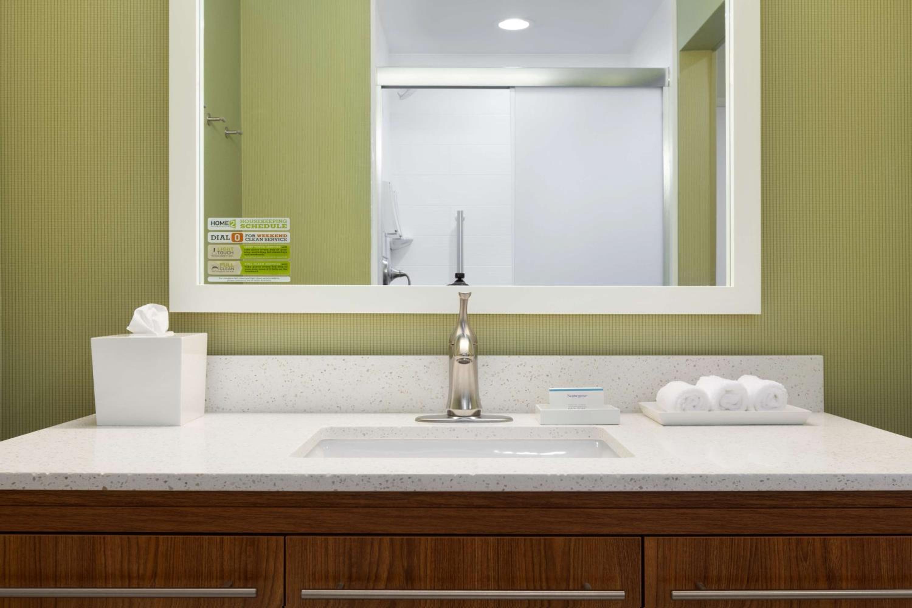 One-Bedroom King Suite - Non-Smoking - Photo 2