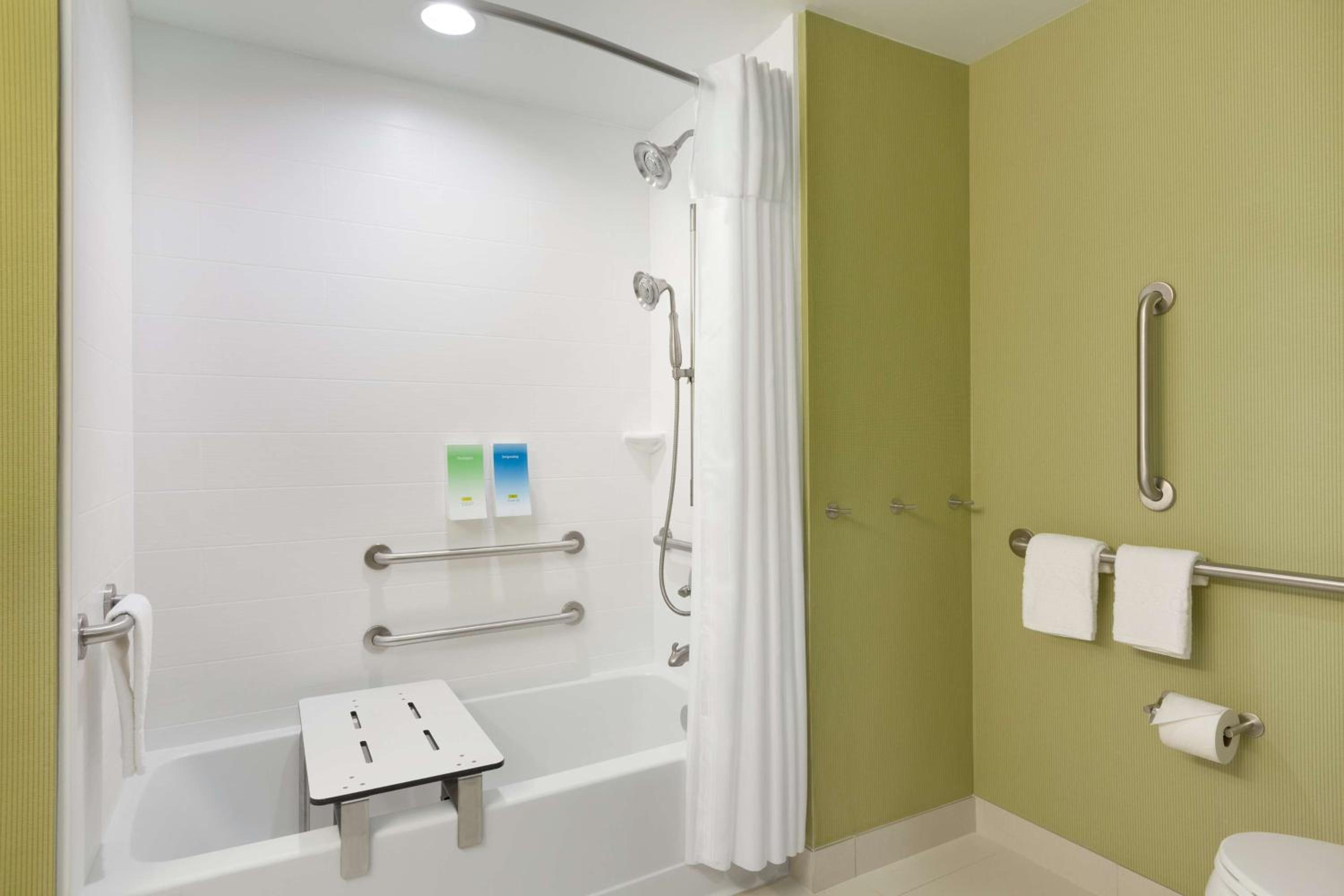 Queen Studio - Mobility and Hearing Access/Non-Smoking - Photo 3