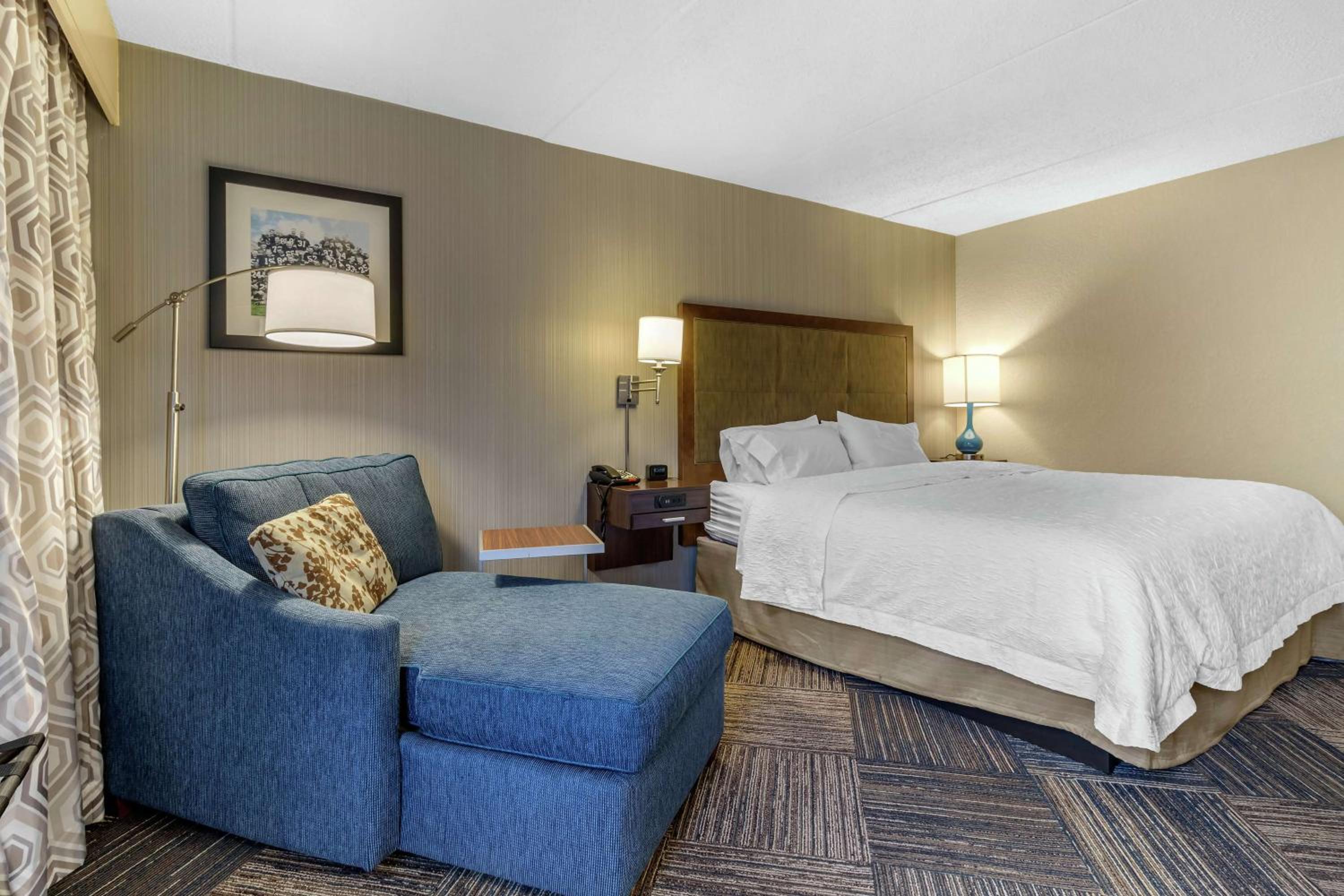 King Room - Non-Smoking - Photo 2