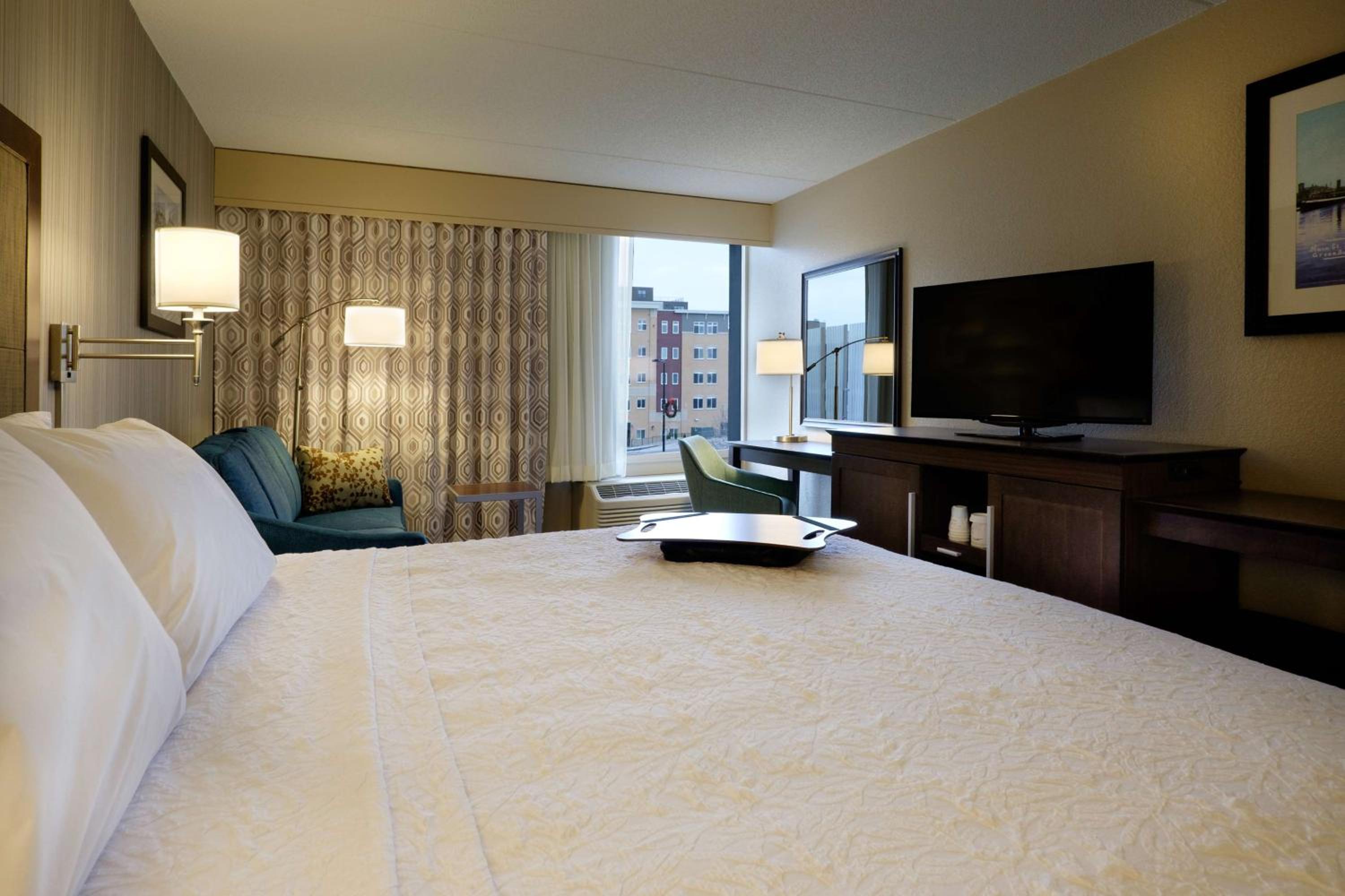 King Room - Non-Smoking - Photo 5