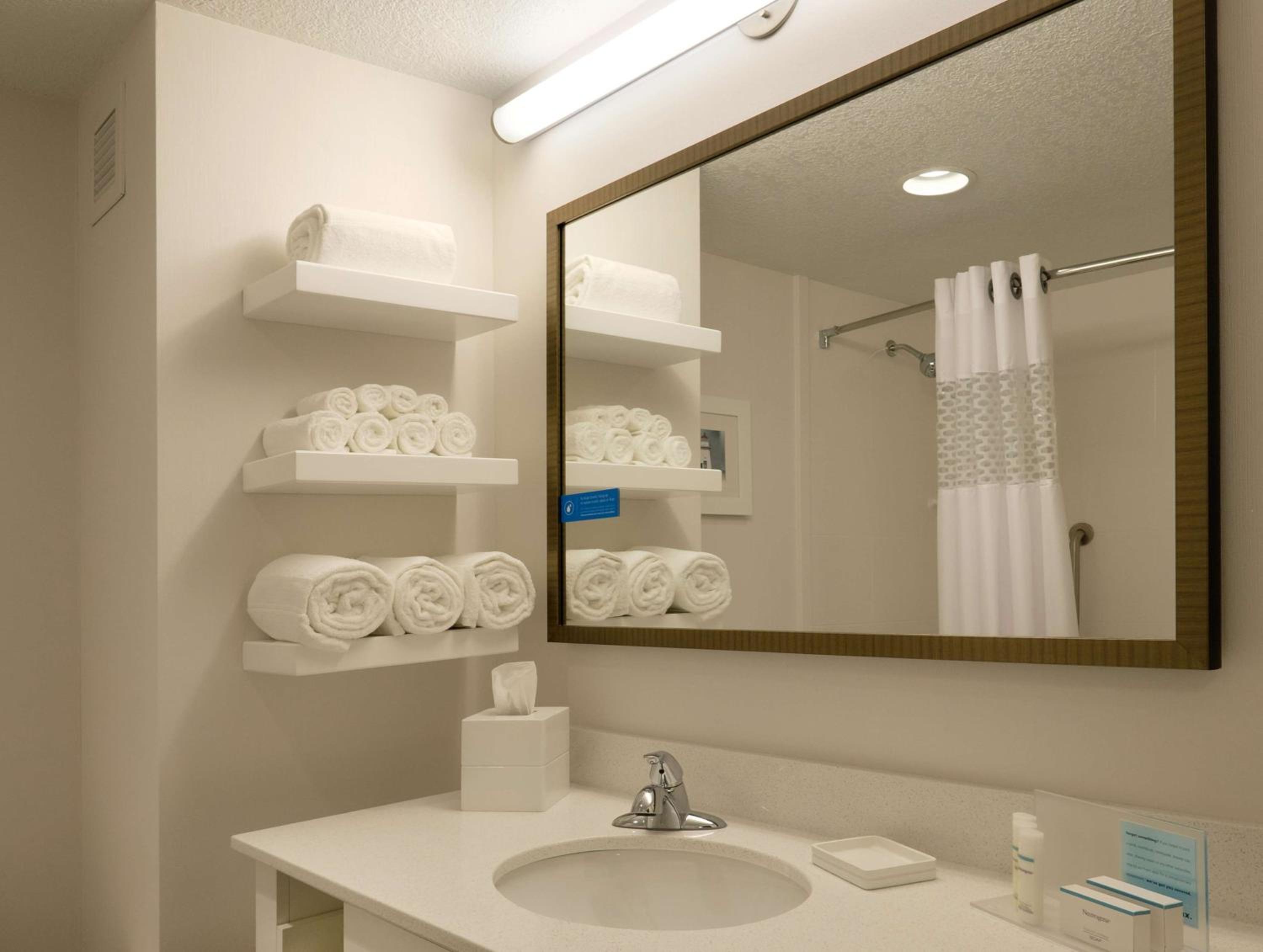 Queen Room with Two Queen Beds - Mobility and Hearing Access/Non-Smoking - Photo 3