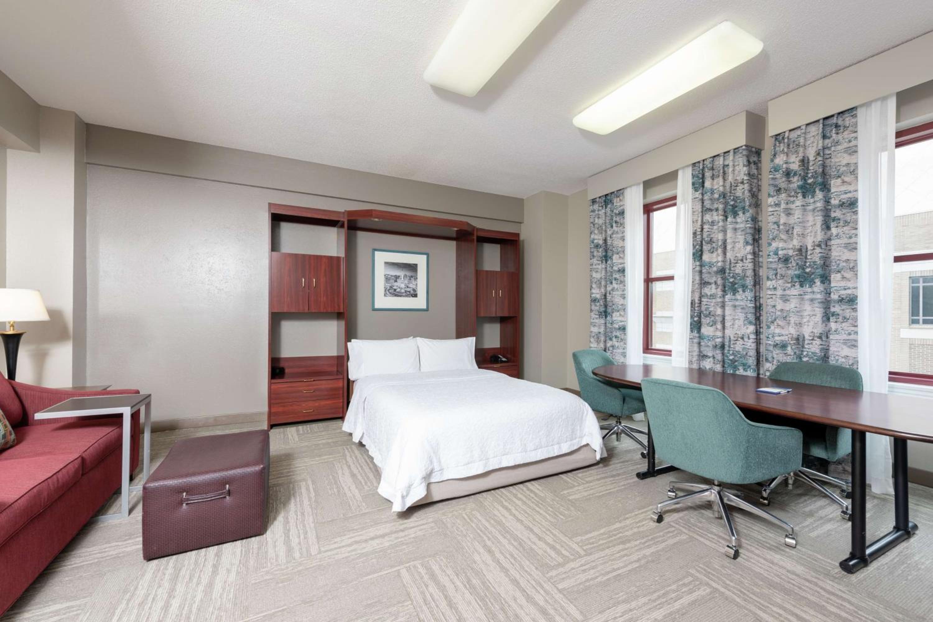Hampton Inn Indianapolis Downtown Across from Circle Centre