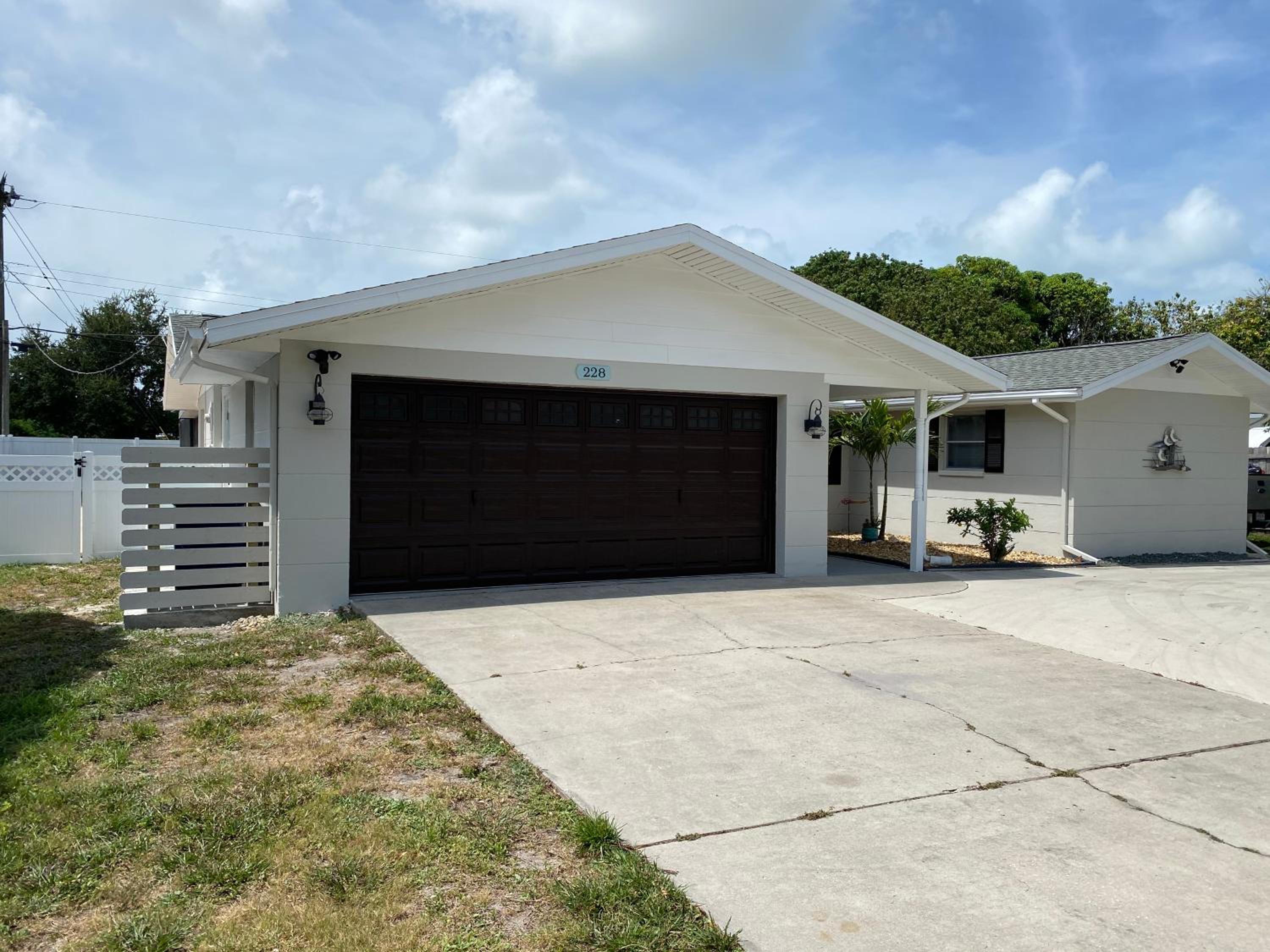 Three-Bedroom House photo 2