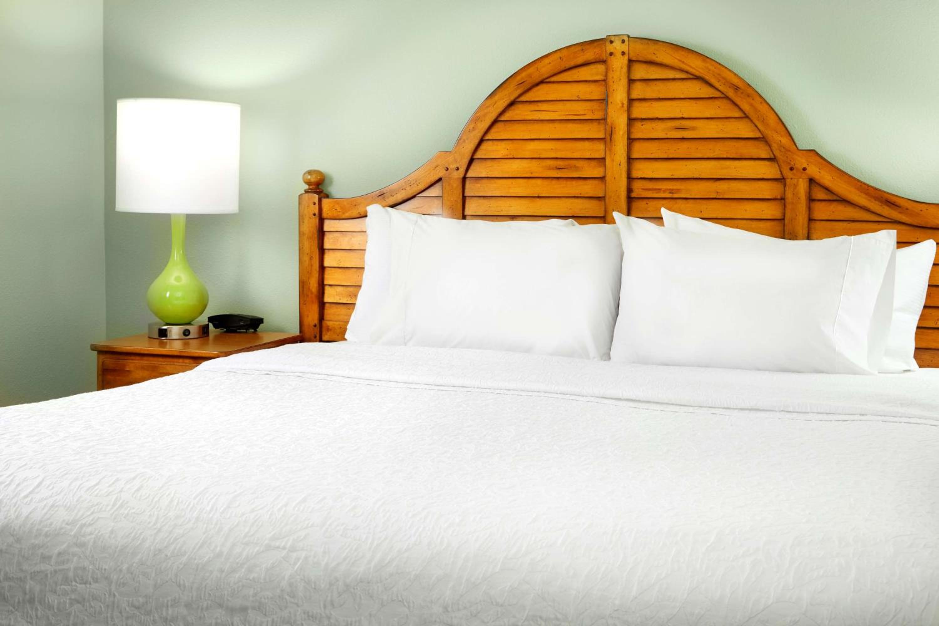 King Room with King Bed - Non-Smoking - Photo 1