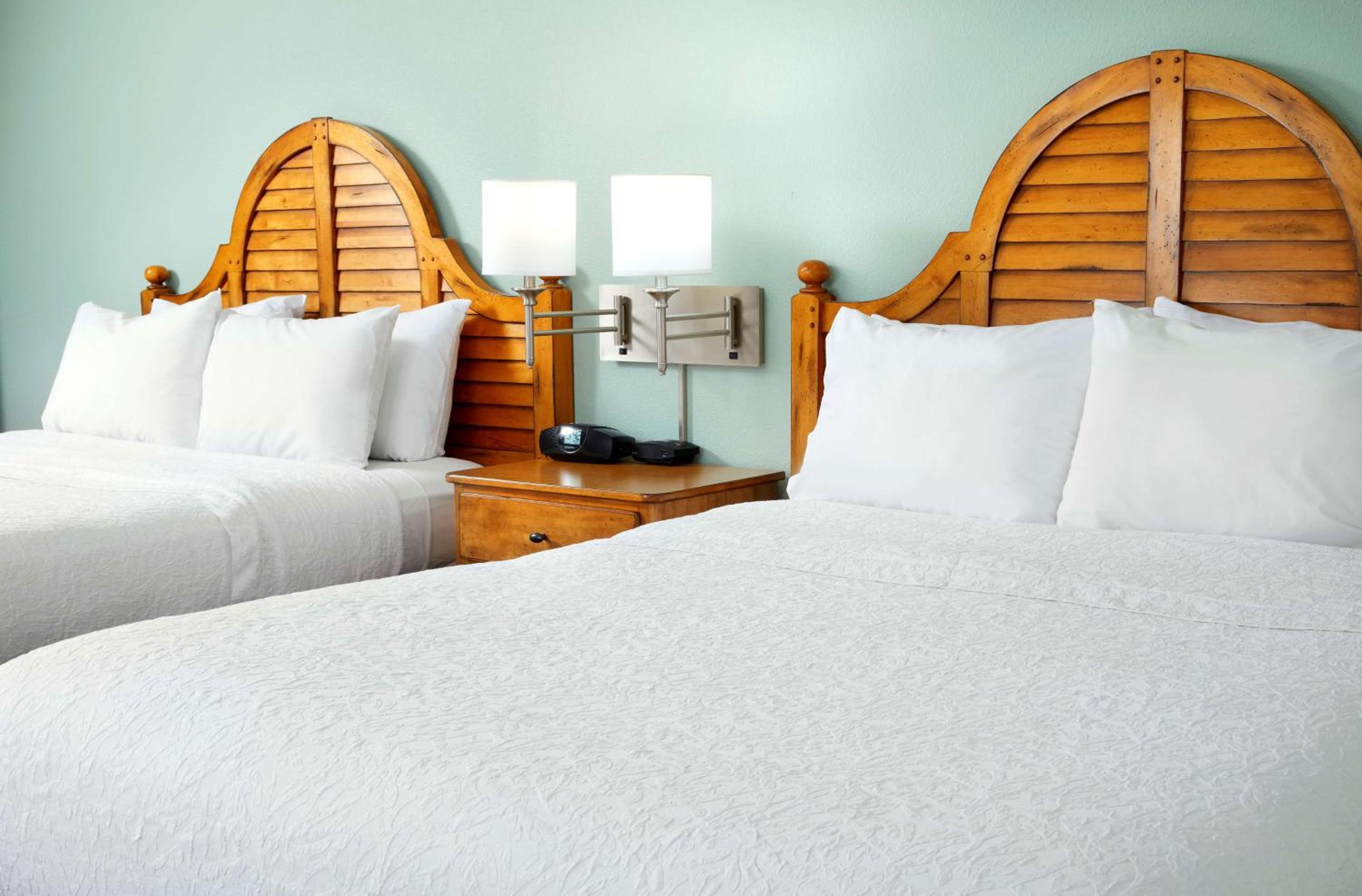 Room with Two Queen Beds - Non-Smoking - Photo 4