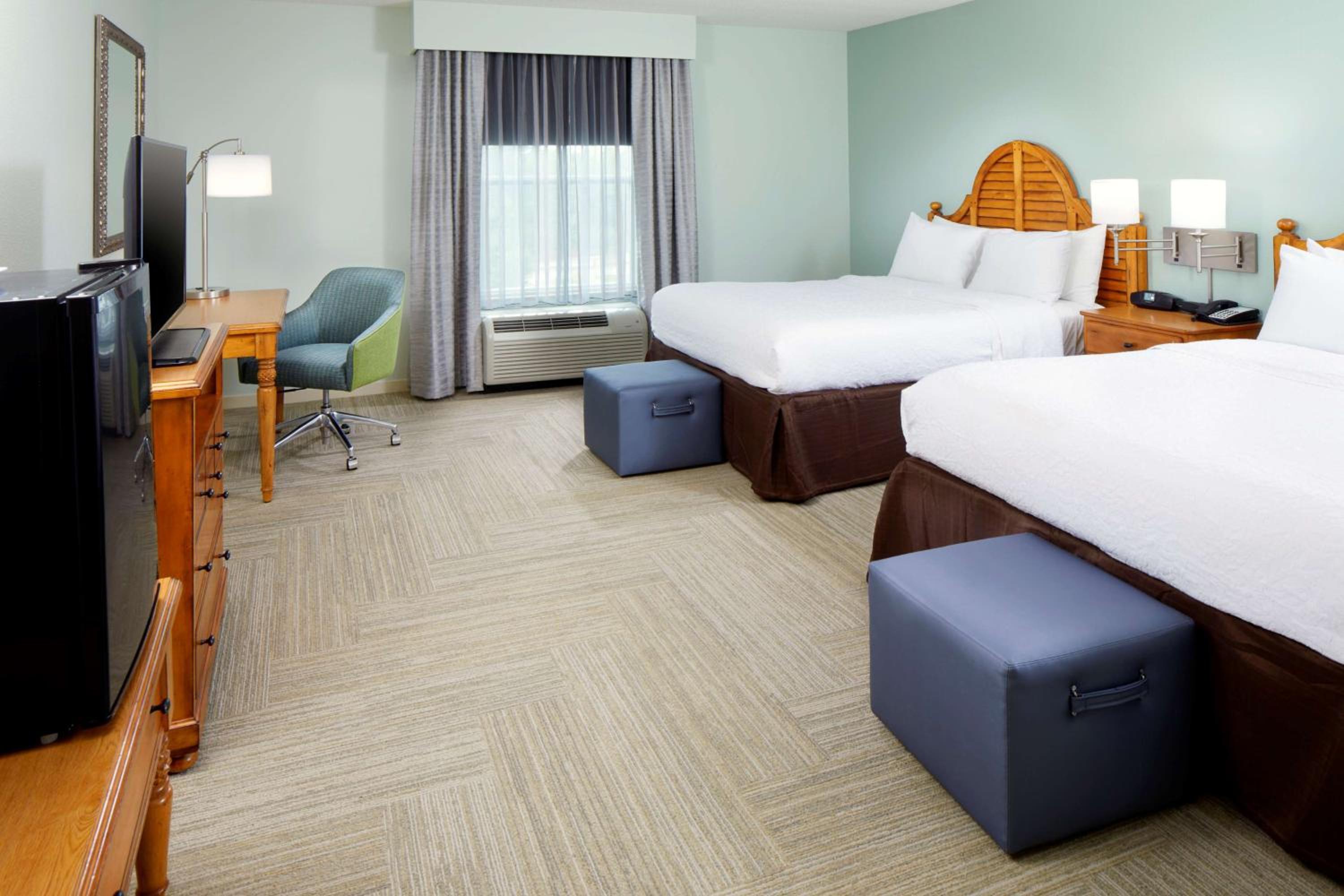 Room with Two Queen Beds - Non-Smoking - Photo 2