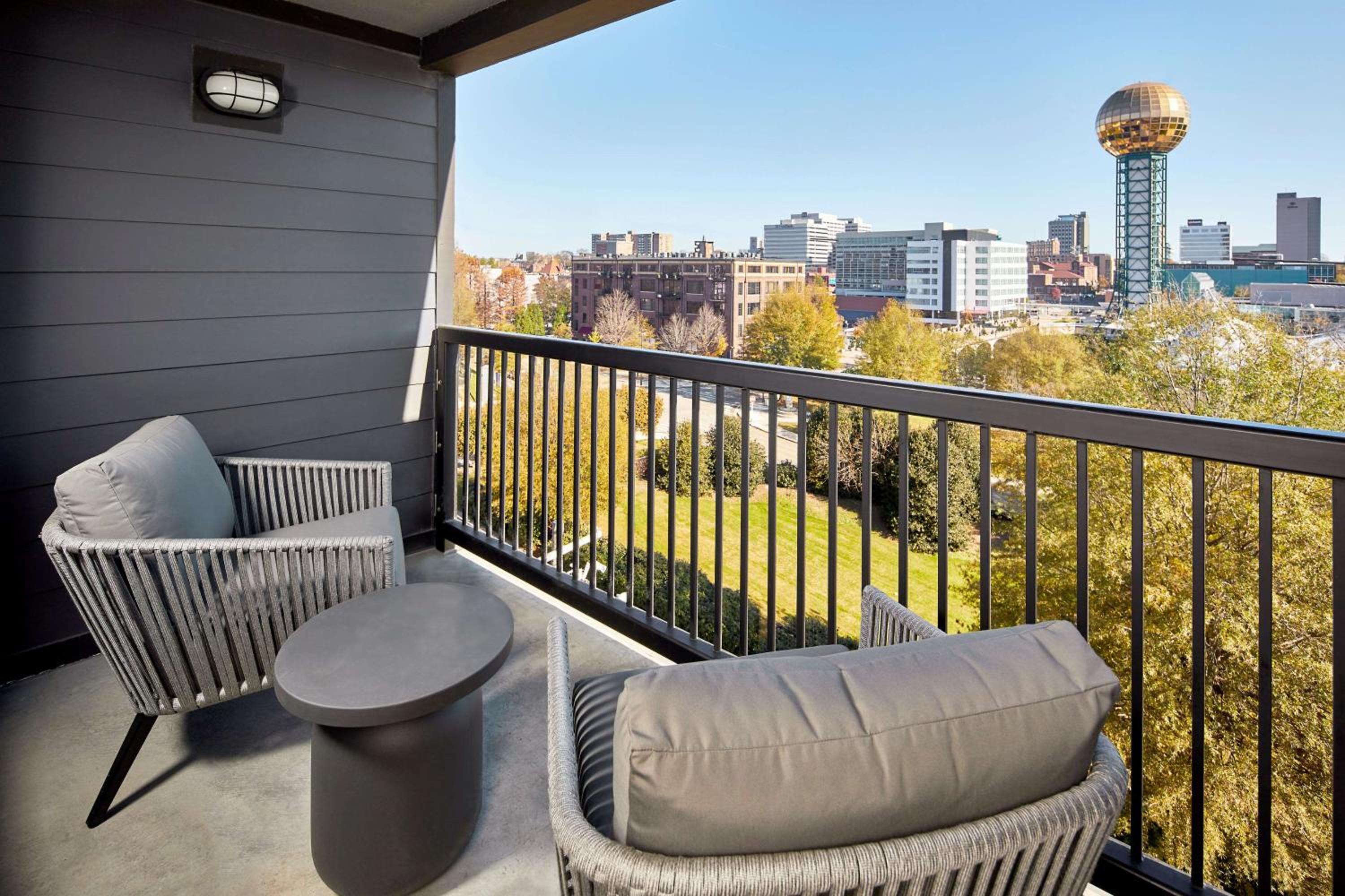 One-Bedroom King Suite with Balcony - Photo 7