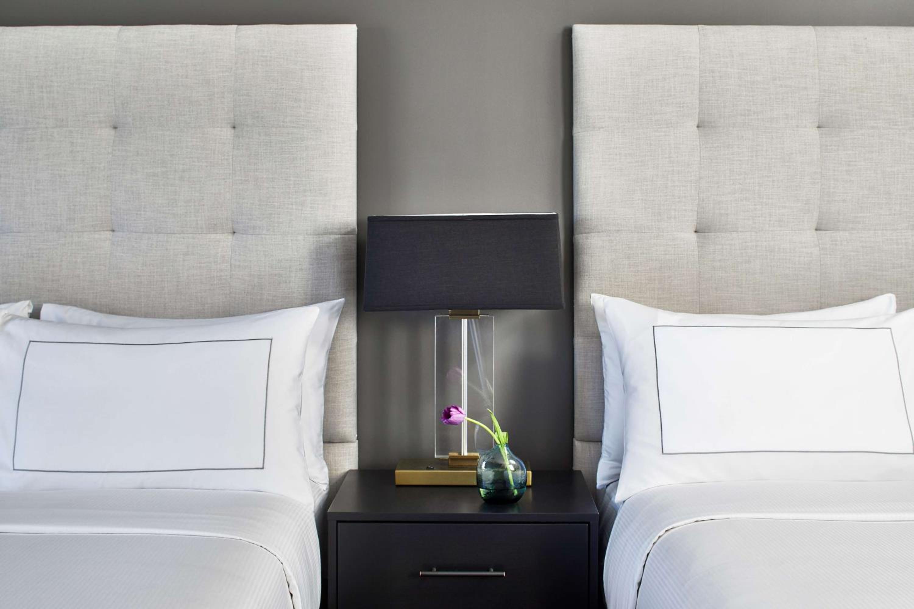 Queen Room with Two Queen Beds - Photo 2