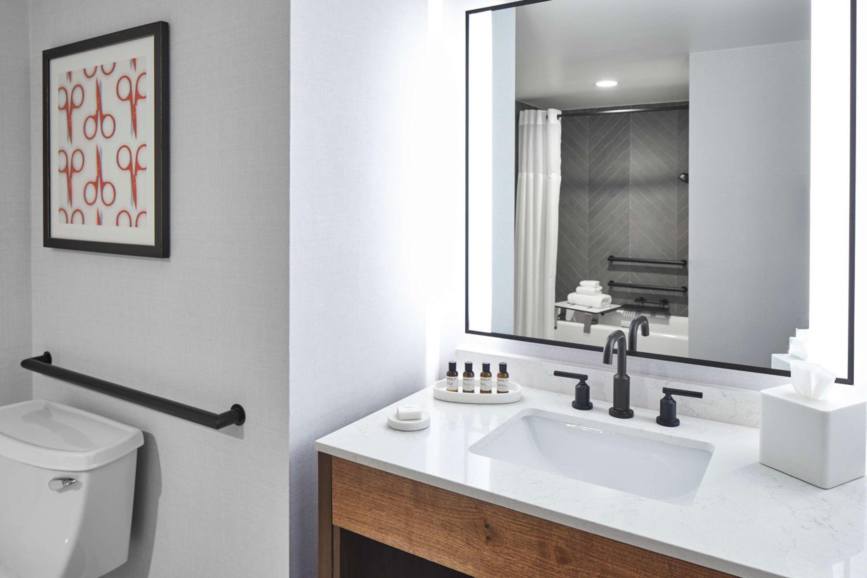 Queen Room with Two Queen Beds and Mobility Accessible Tub - Photo 3