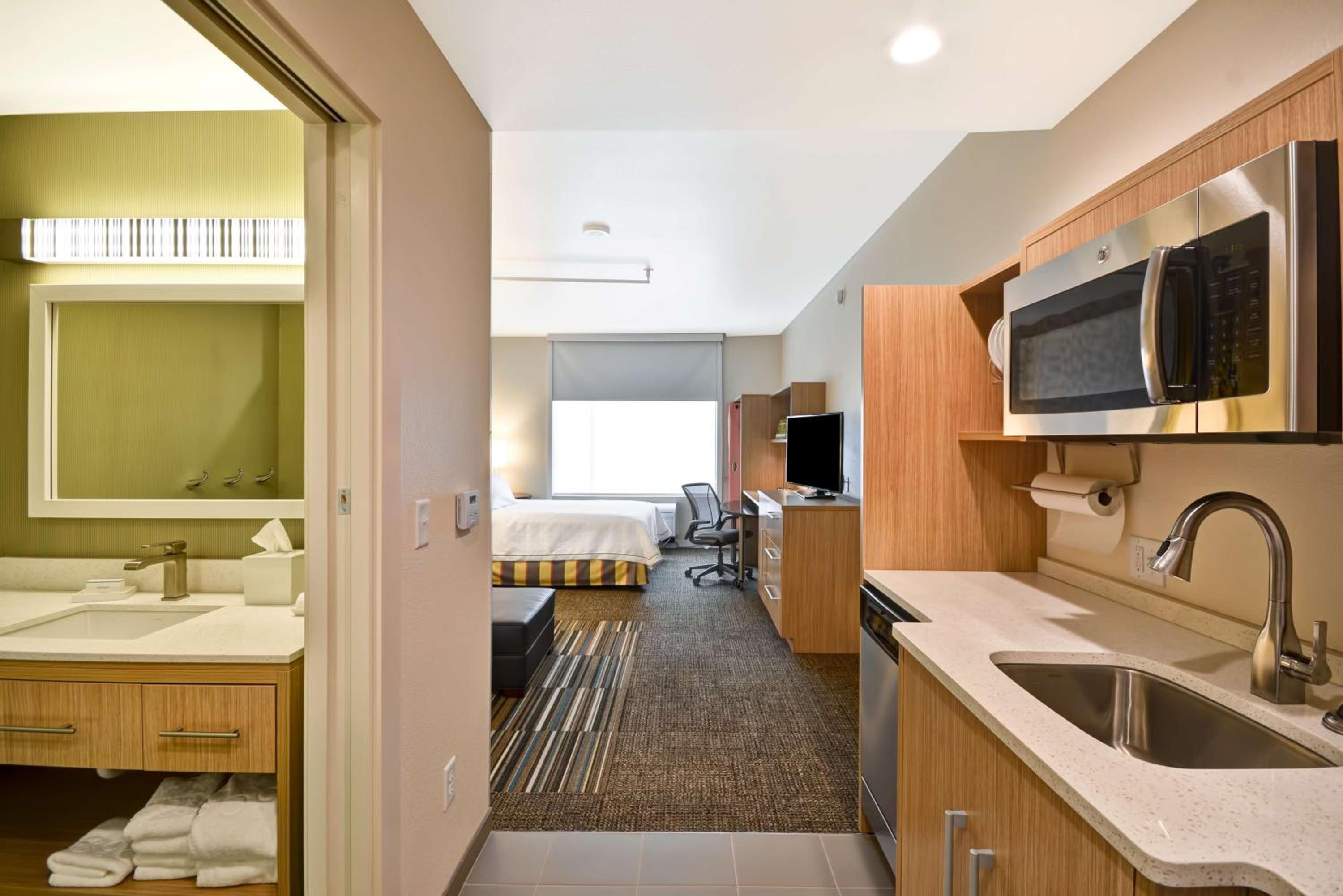 Home2 Suites by Hilton Dallas Downtown at Baylor Scott & White — hotel photo 2