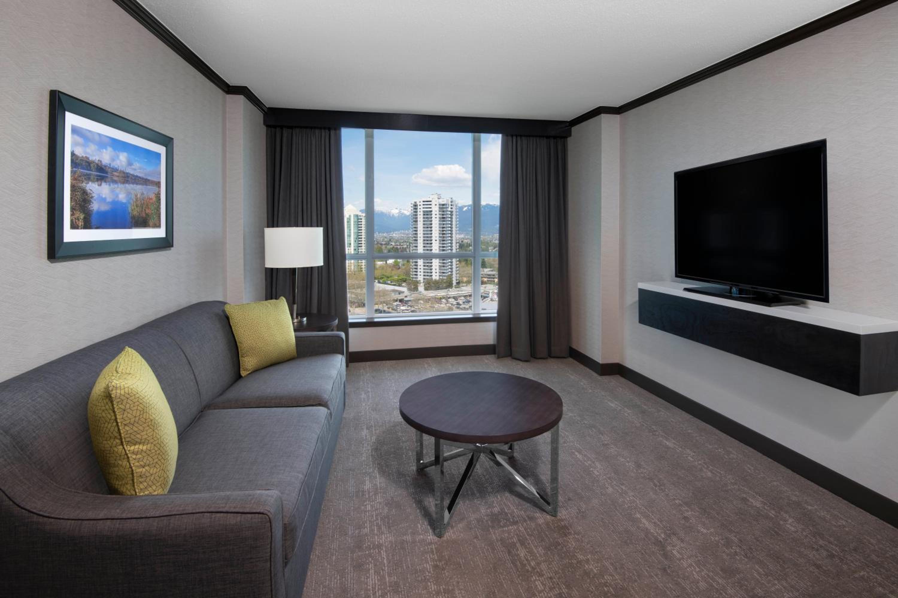 One-Bedroom King Suite - Photo 4