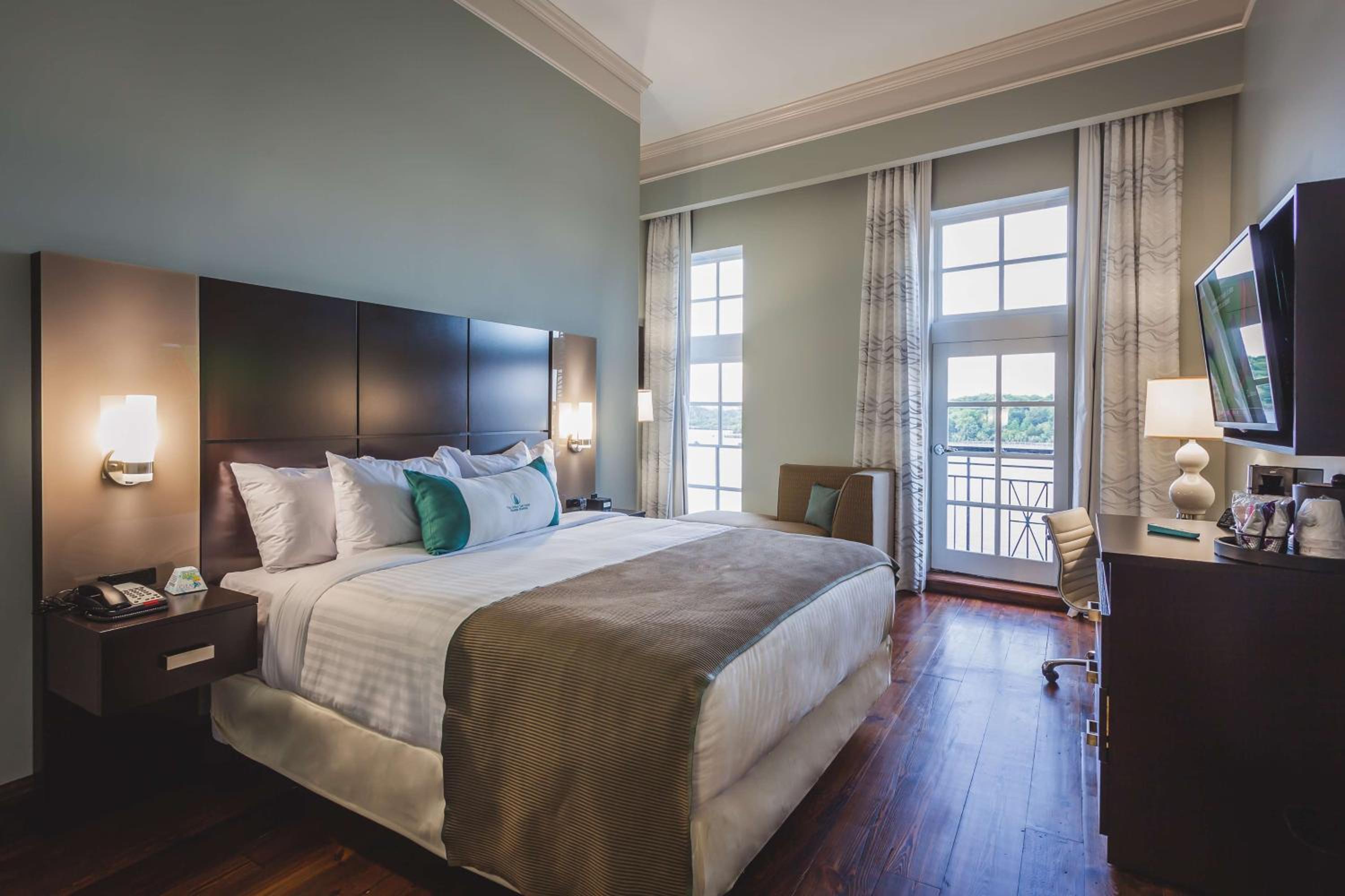 King Room with Balcony and River View