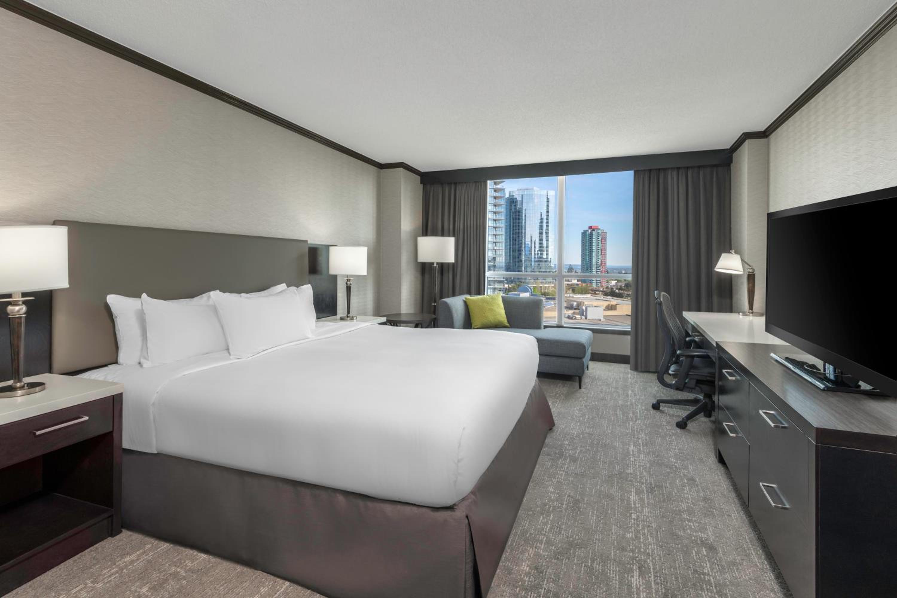 Deluxe King Room - High Floor - Photo 1