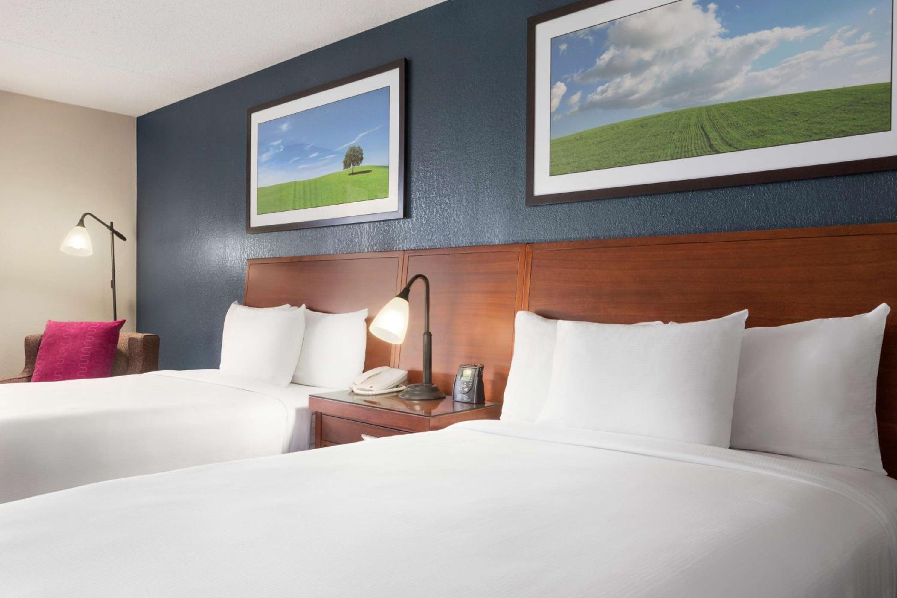 Double Room with Two Double Beds - Non-Smoking - Photo 1