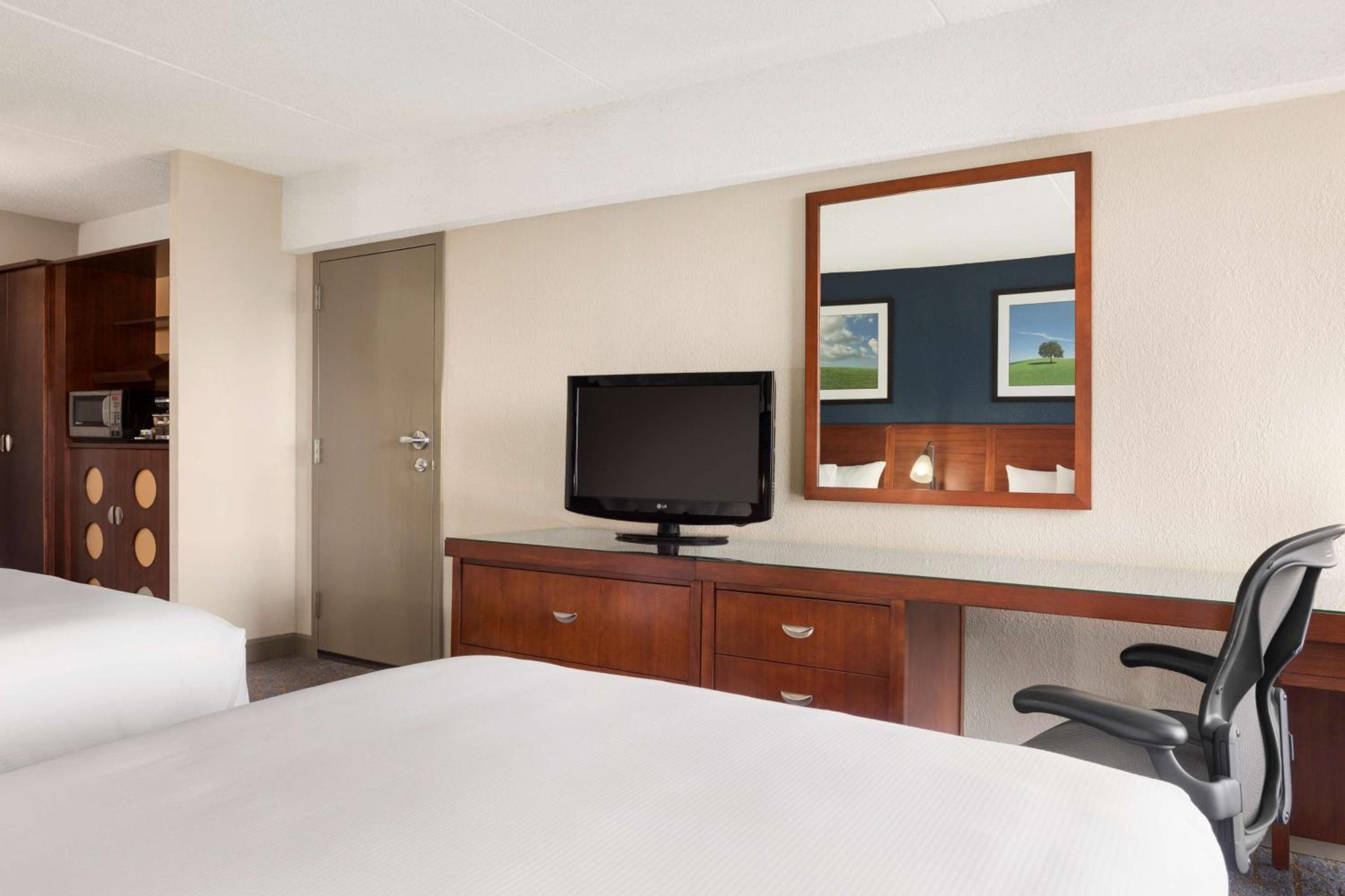 Double Room with Two Double Beds - Non-Smoking - Photo 4