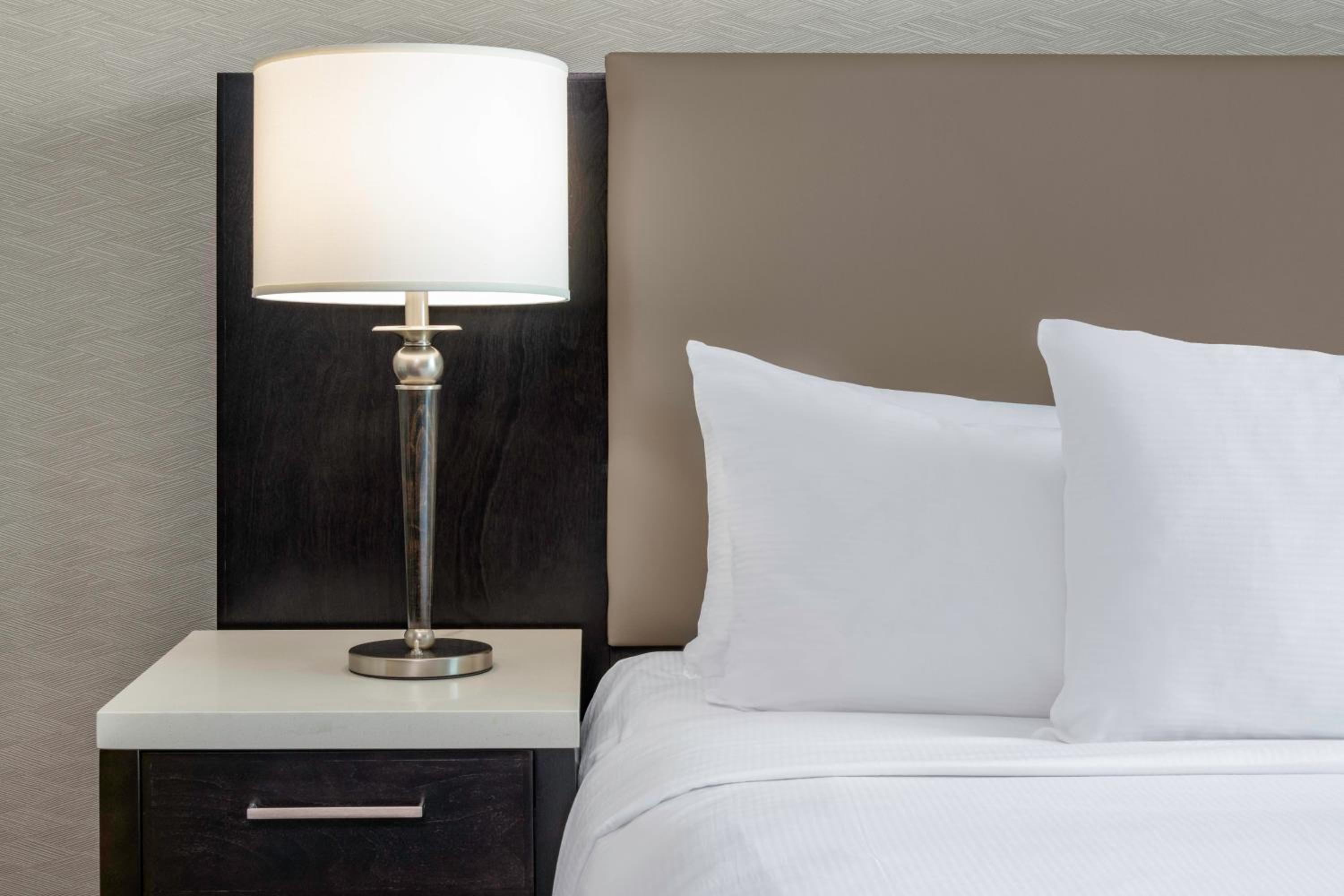 Deluxe King Room - Photo 2