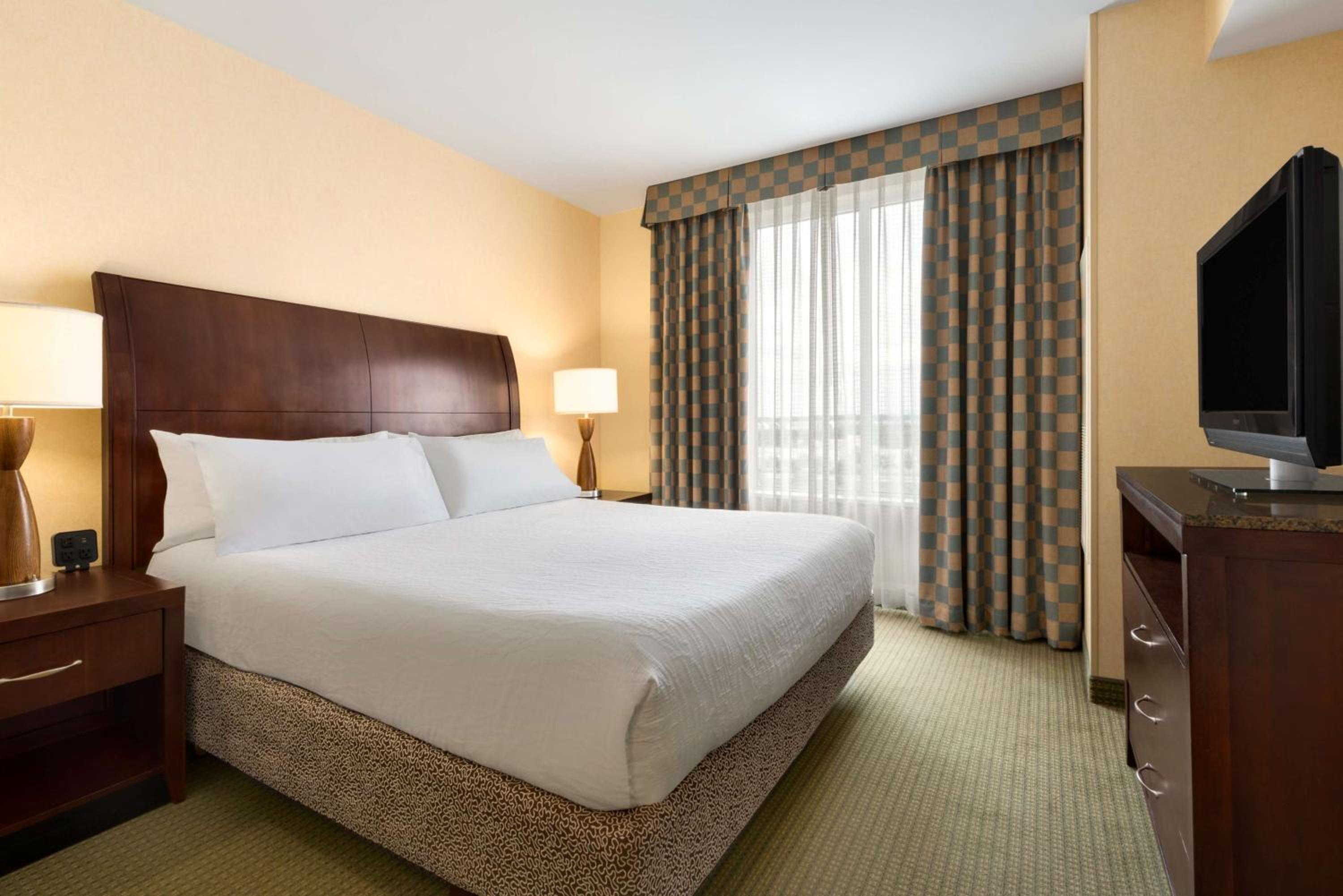 Junior King Suite with Seating Area - Photo 3