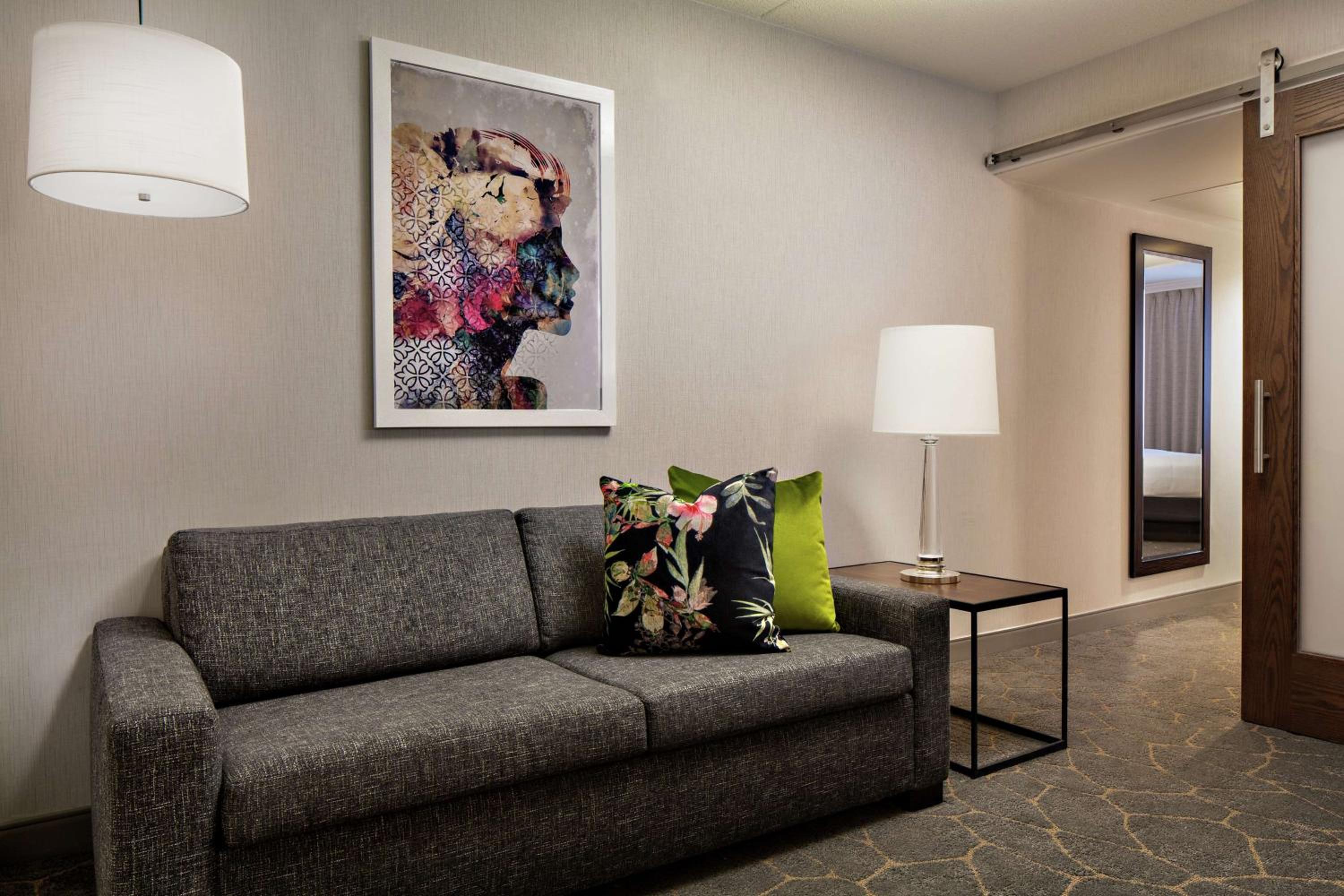Junior King Suite with Seating Area - Photo 4