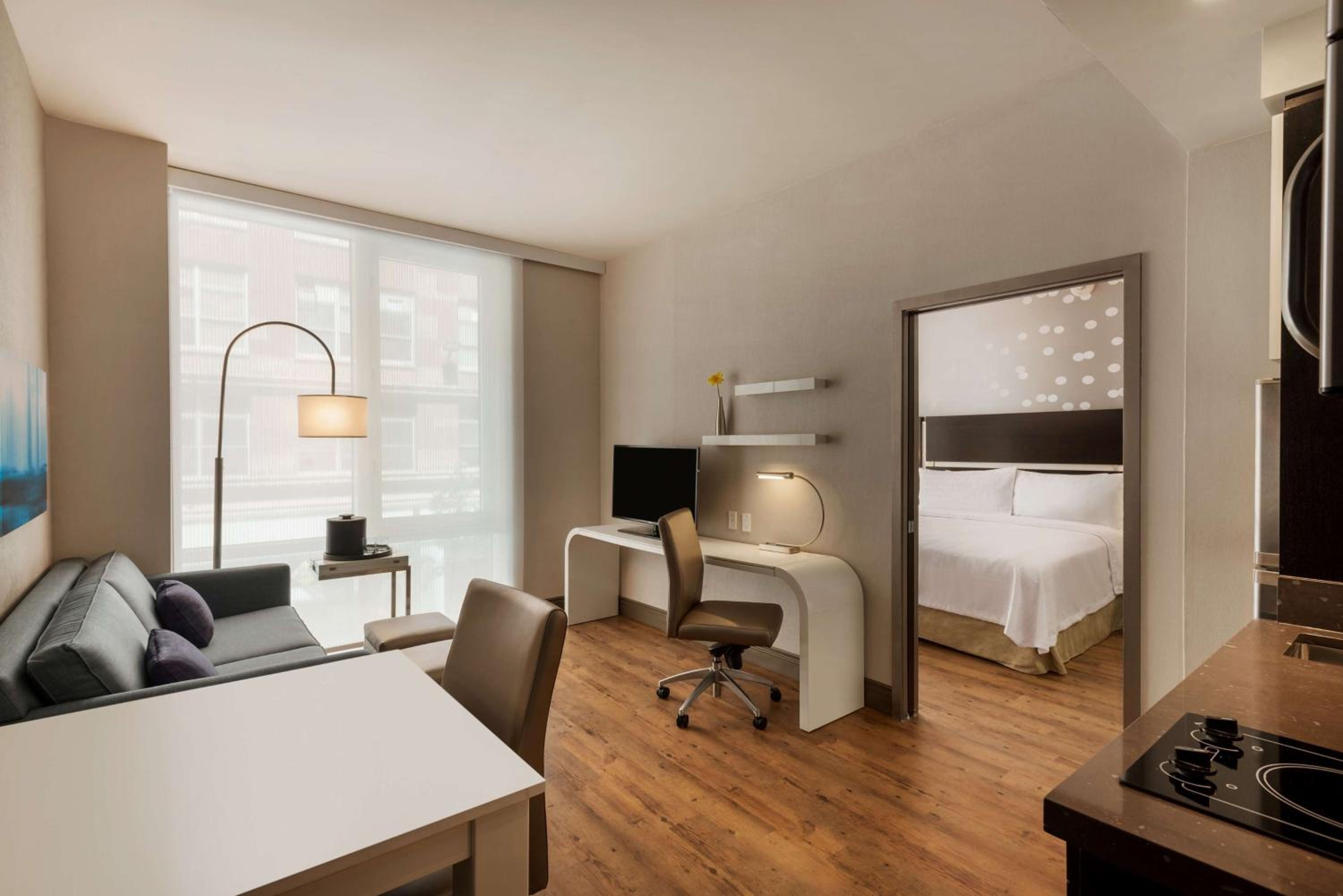 One-Bedroom King Suite - Non-Smoking