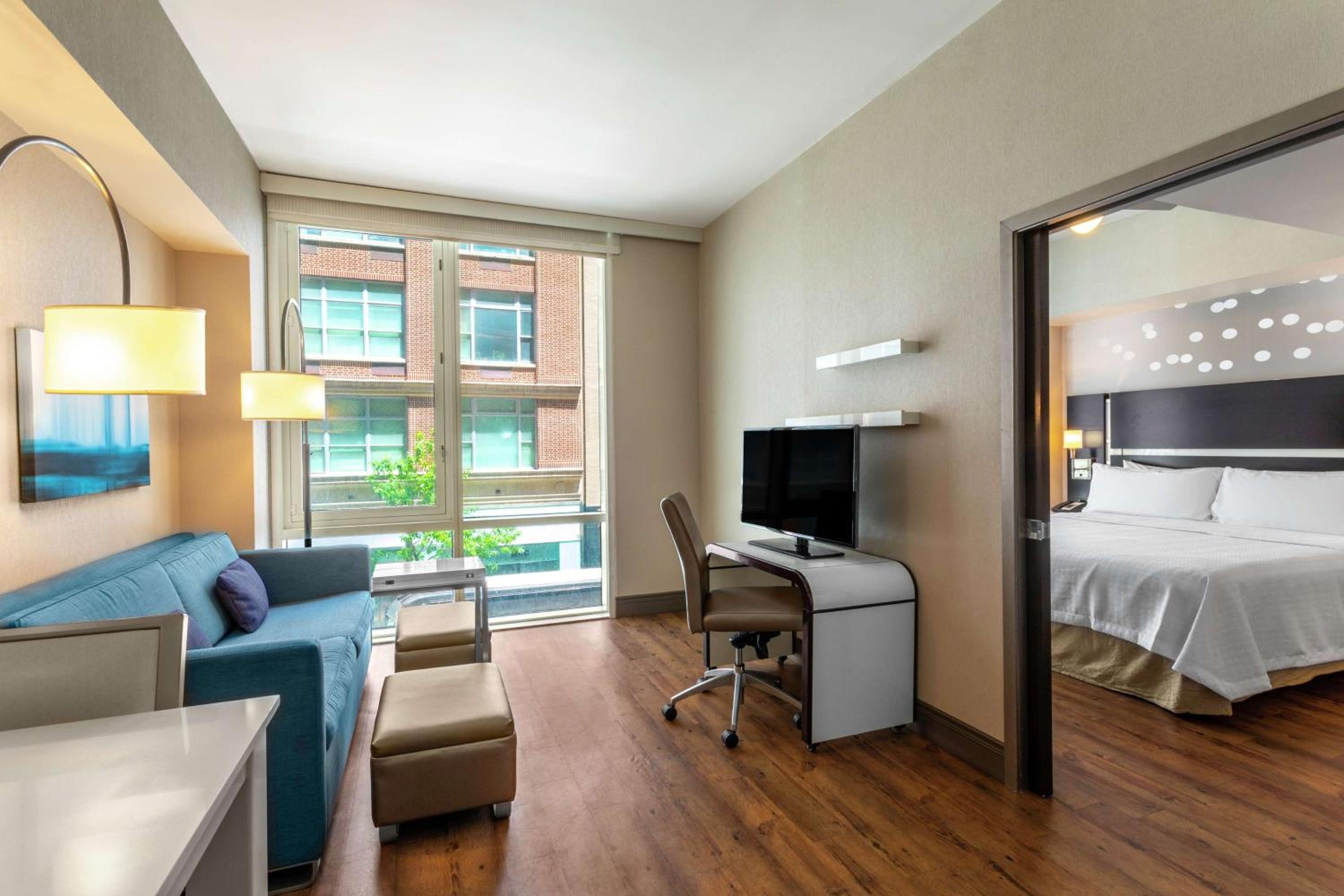 One-Bedroom King Suite - Non-Smoking