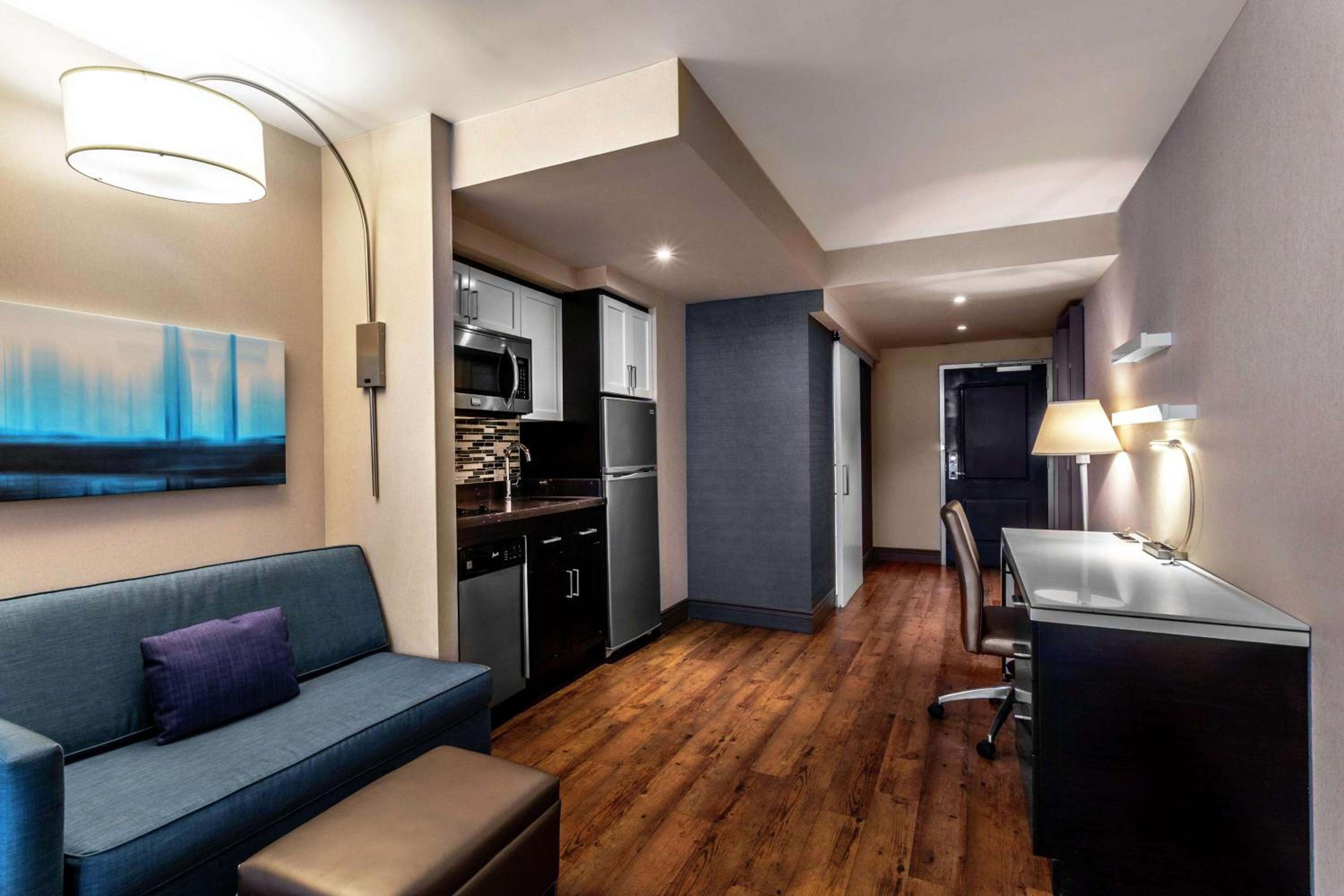 Oversize Studio with 2 Queen Beds and Sofa Bed