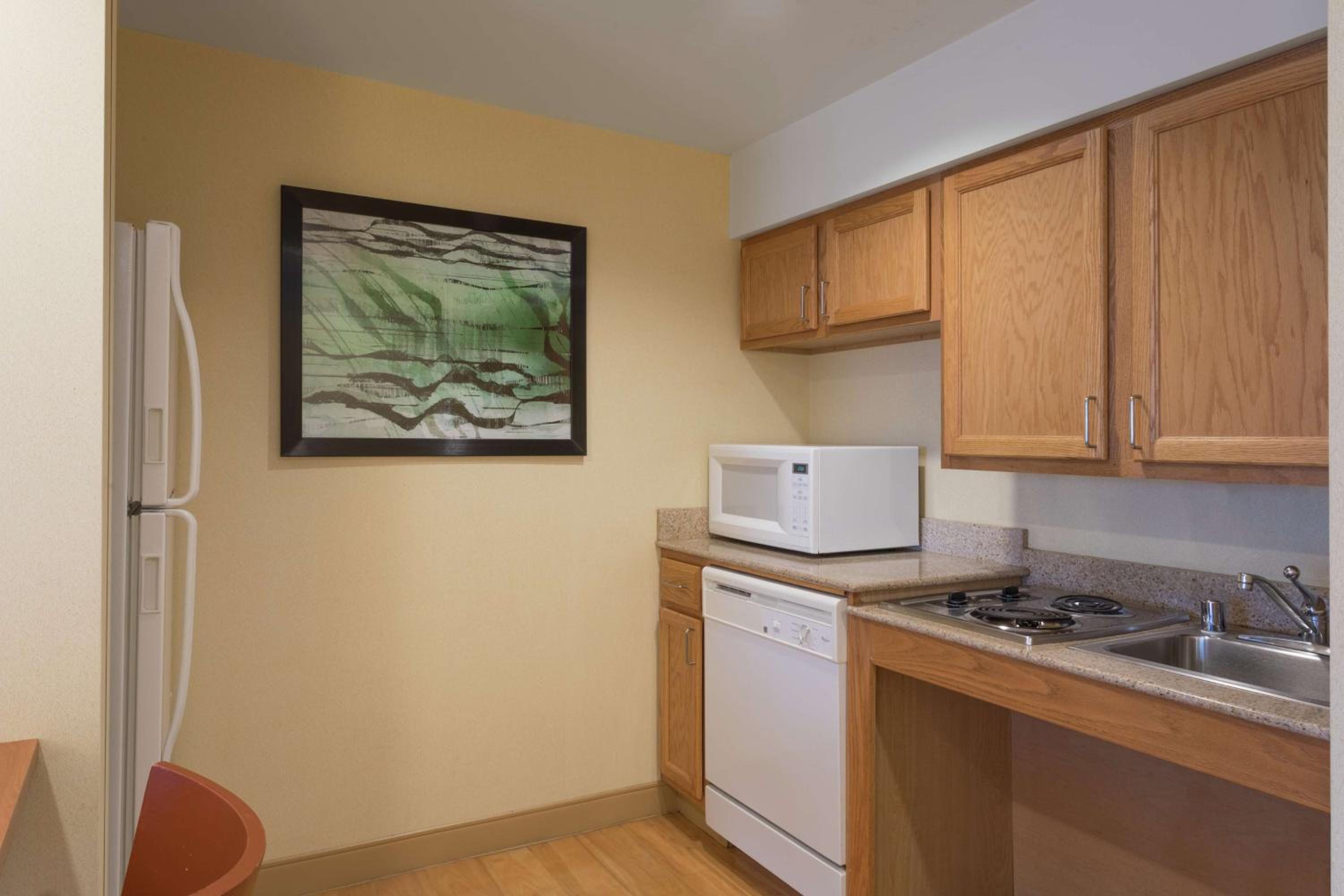 King Suite with Accessible Tub - Mobility and Hearing Access/Non-Smoking - Photo 5