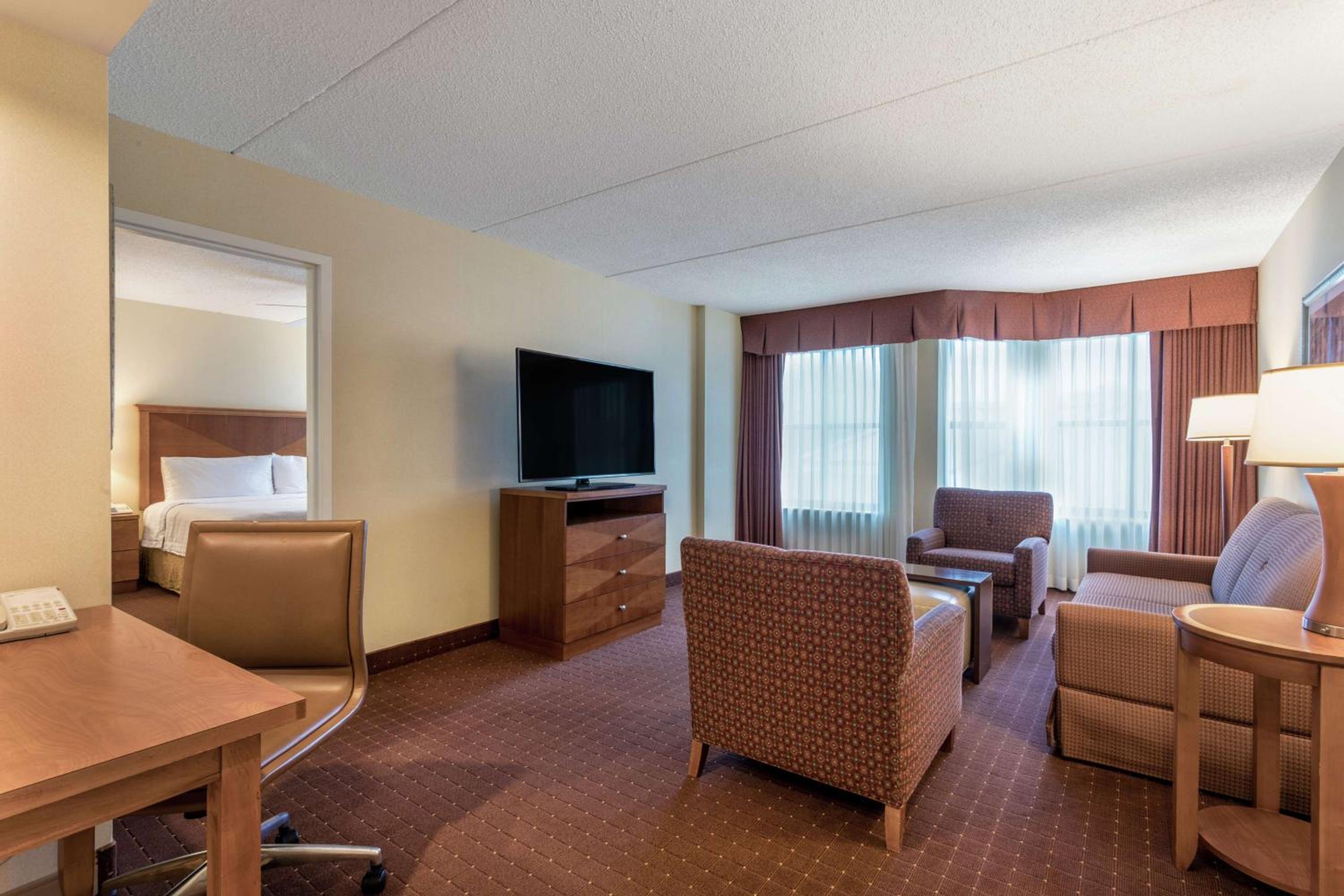 One-Bedroom Queen Suite with Two Queen Beds - Non-Smoking - Photo 1