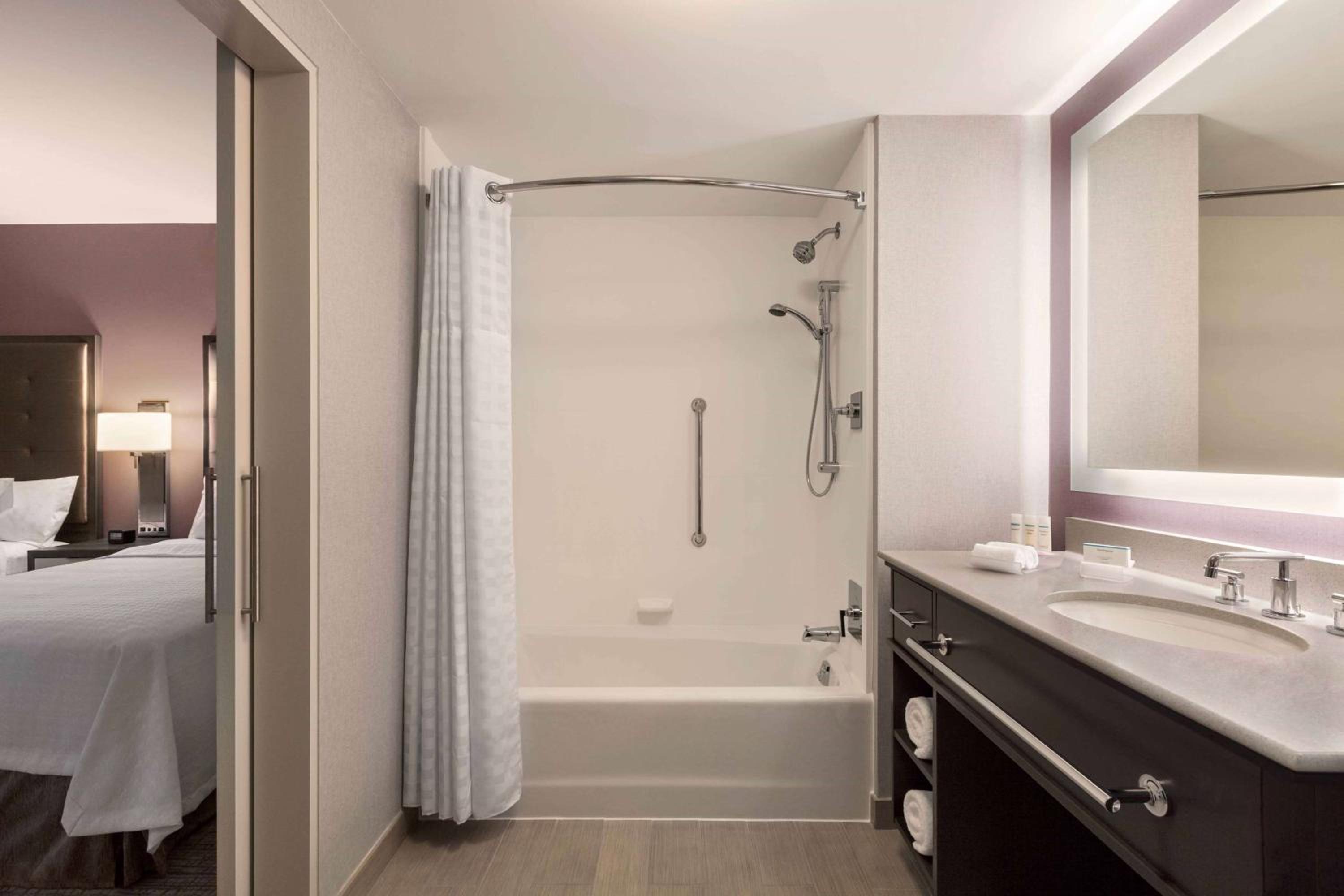 King Studio Suite - Mobility Access/Non-Smoking