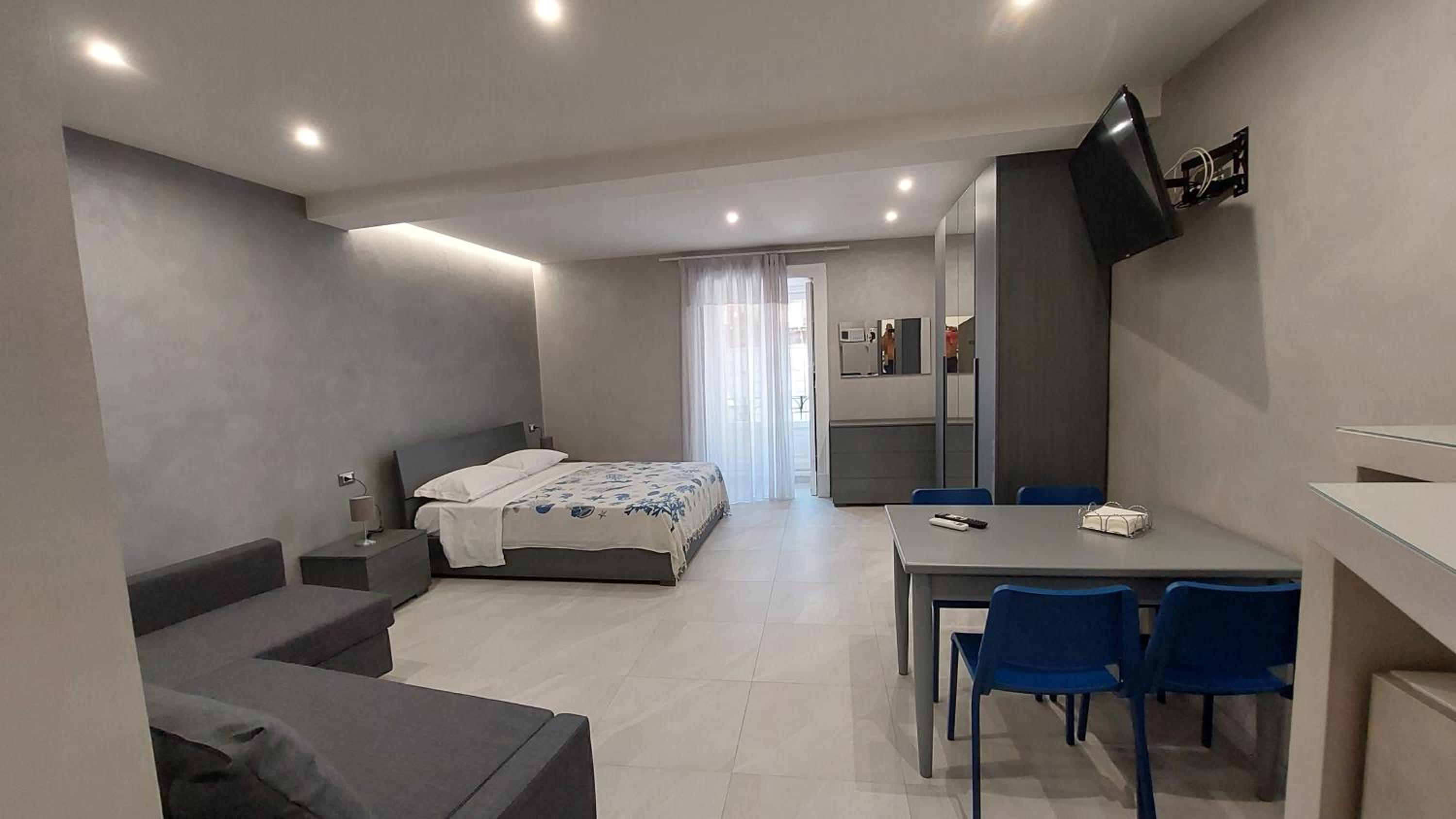One-Bedroom Apartment