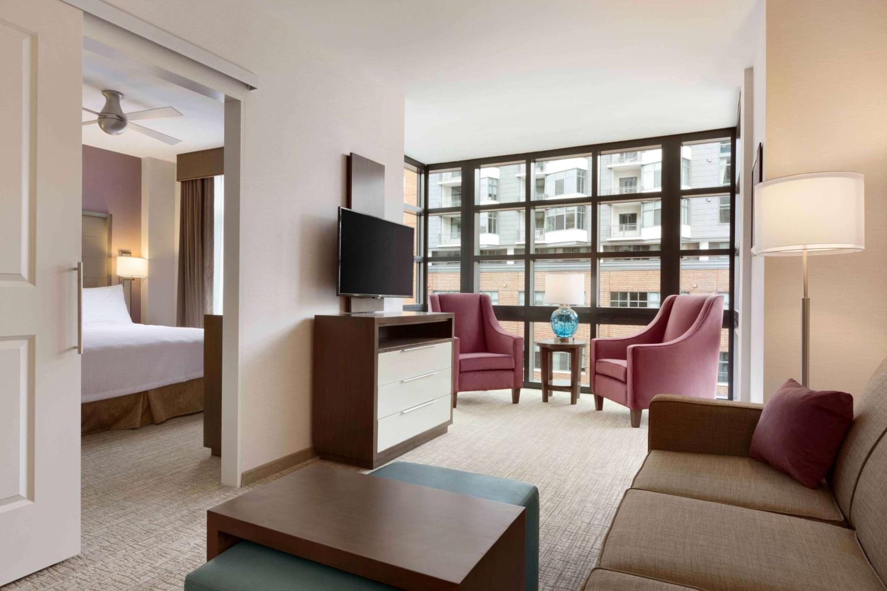 One-Bedroom King Suite - Non-Smoking