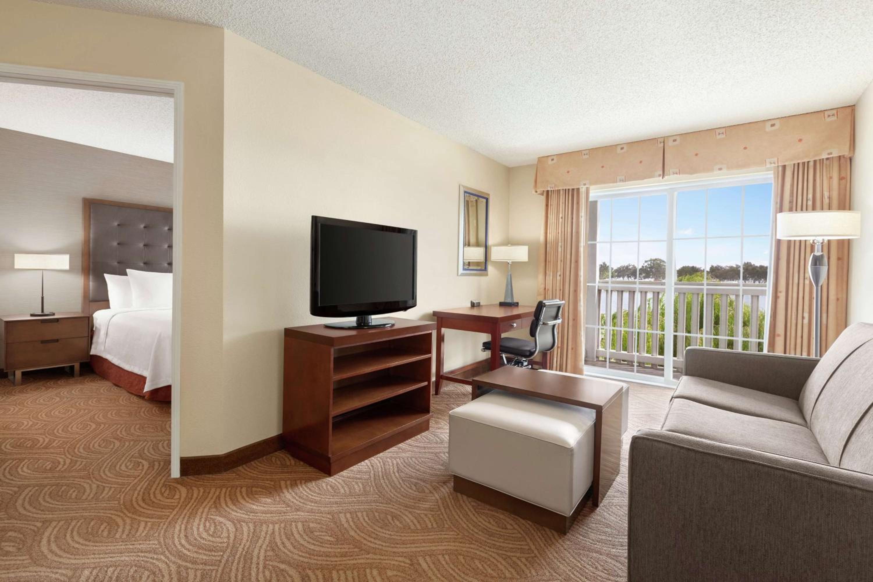 Queen Suite with Waterfront View - Non-Smoking photo 1