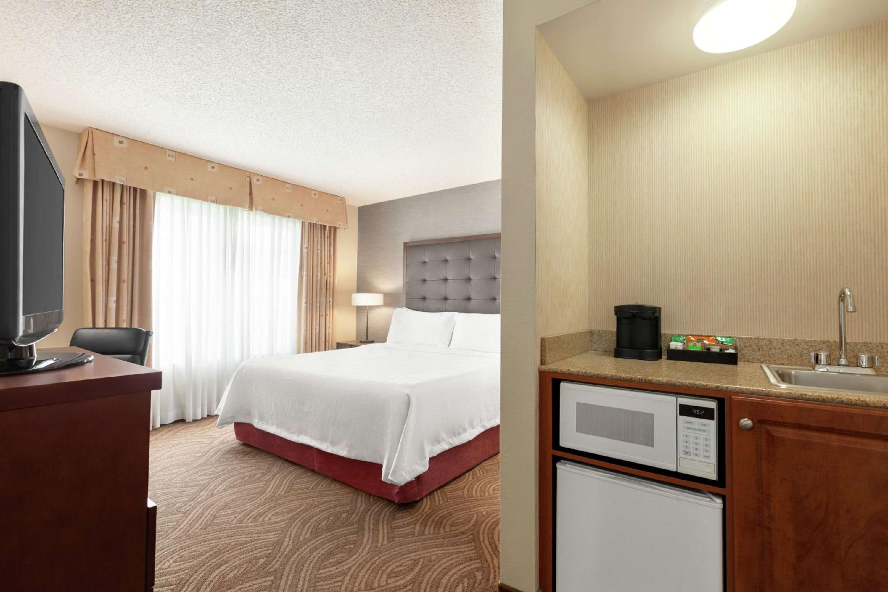 Two-Bedroom Suite - Non-Smoking photo 3