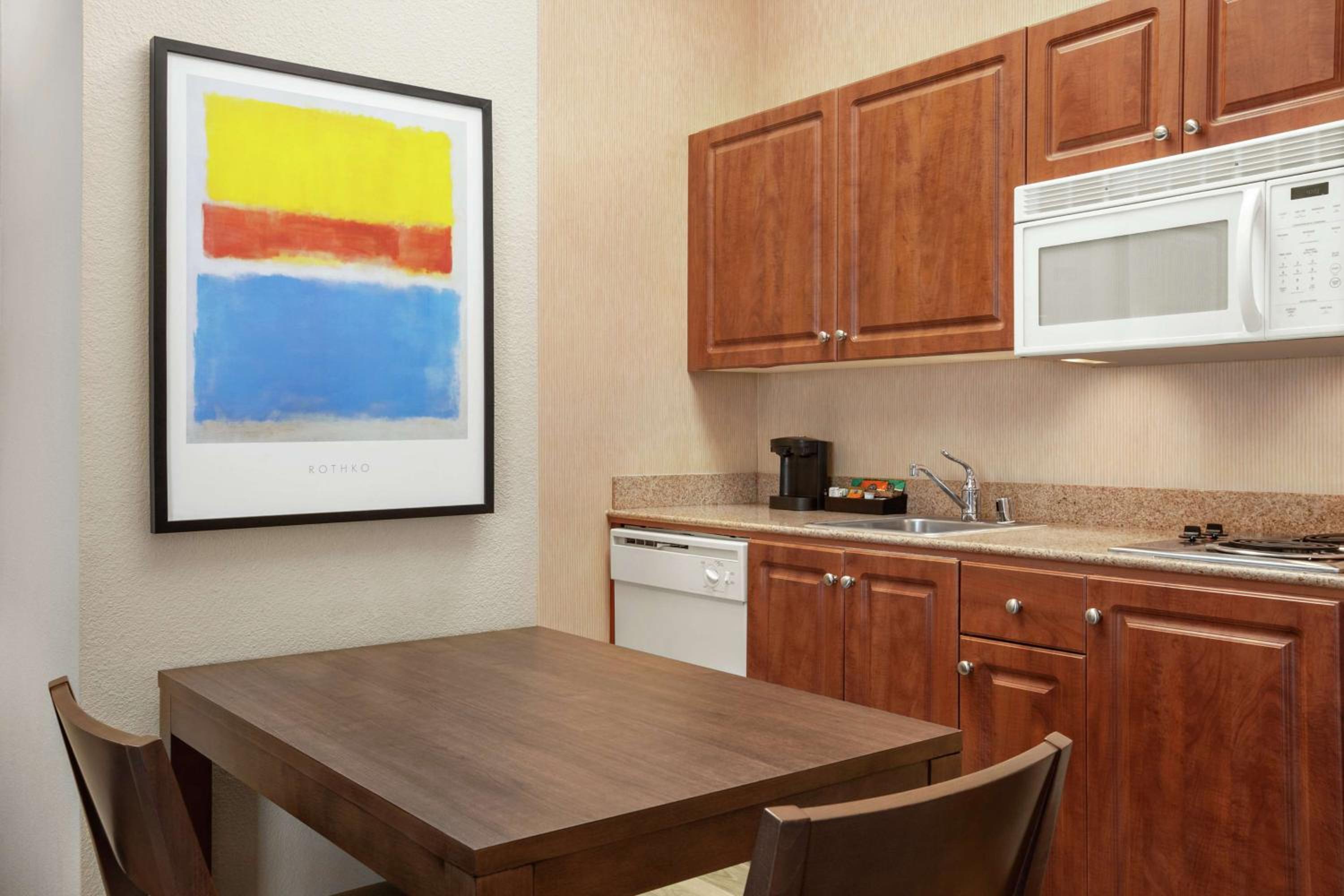 Queen Suite with Waterfront View - Non-Smoking photo 3