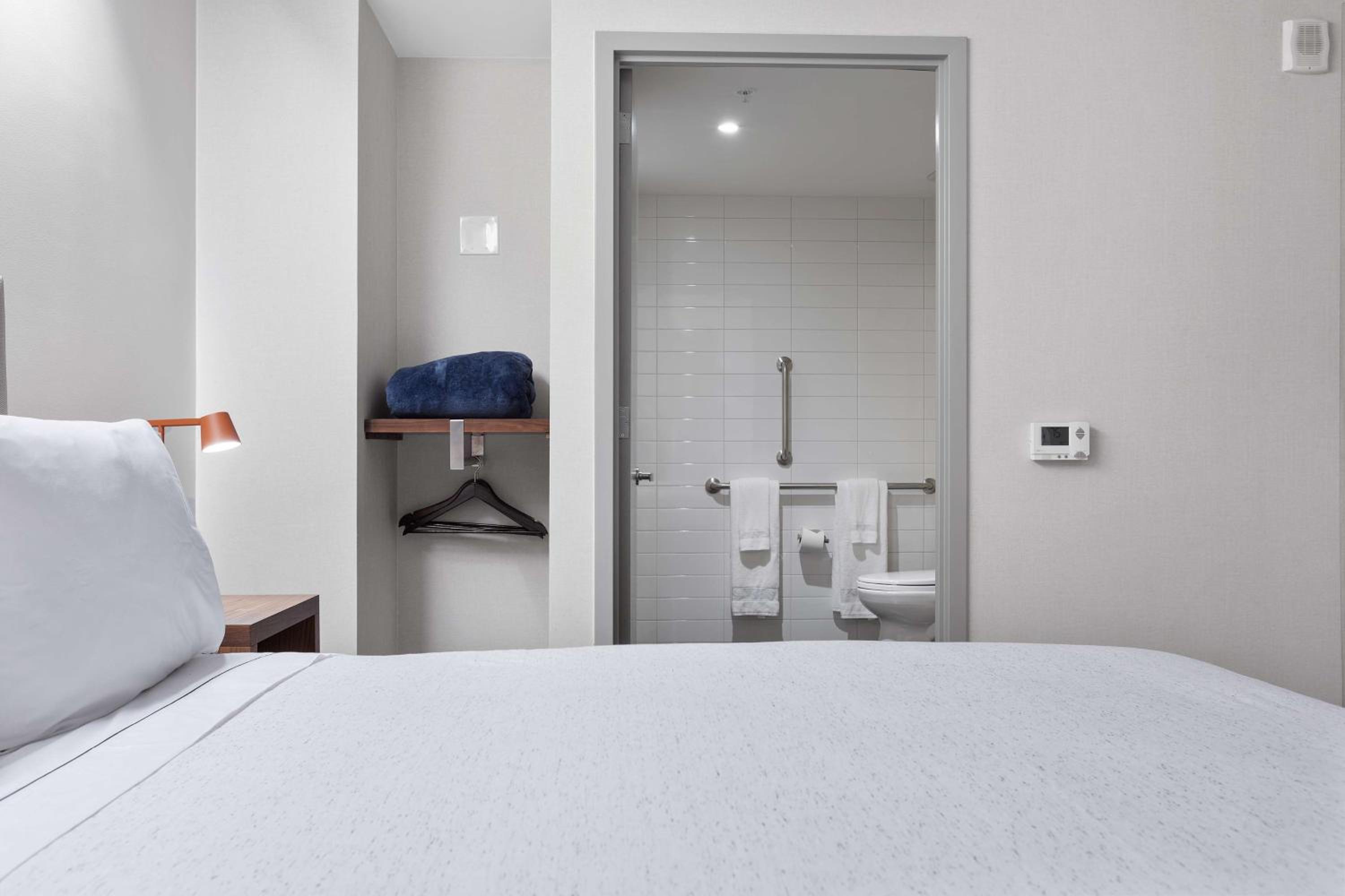 Queen Room - Mobility Accessible