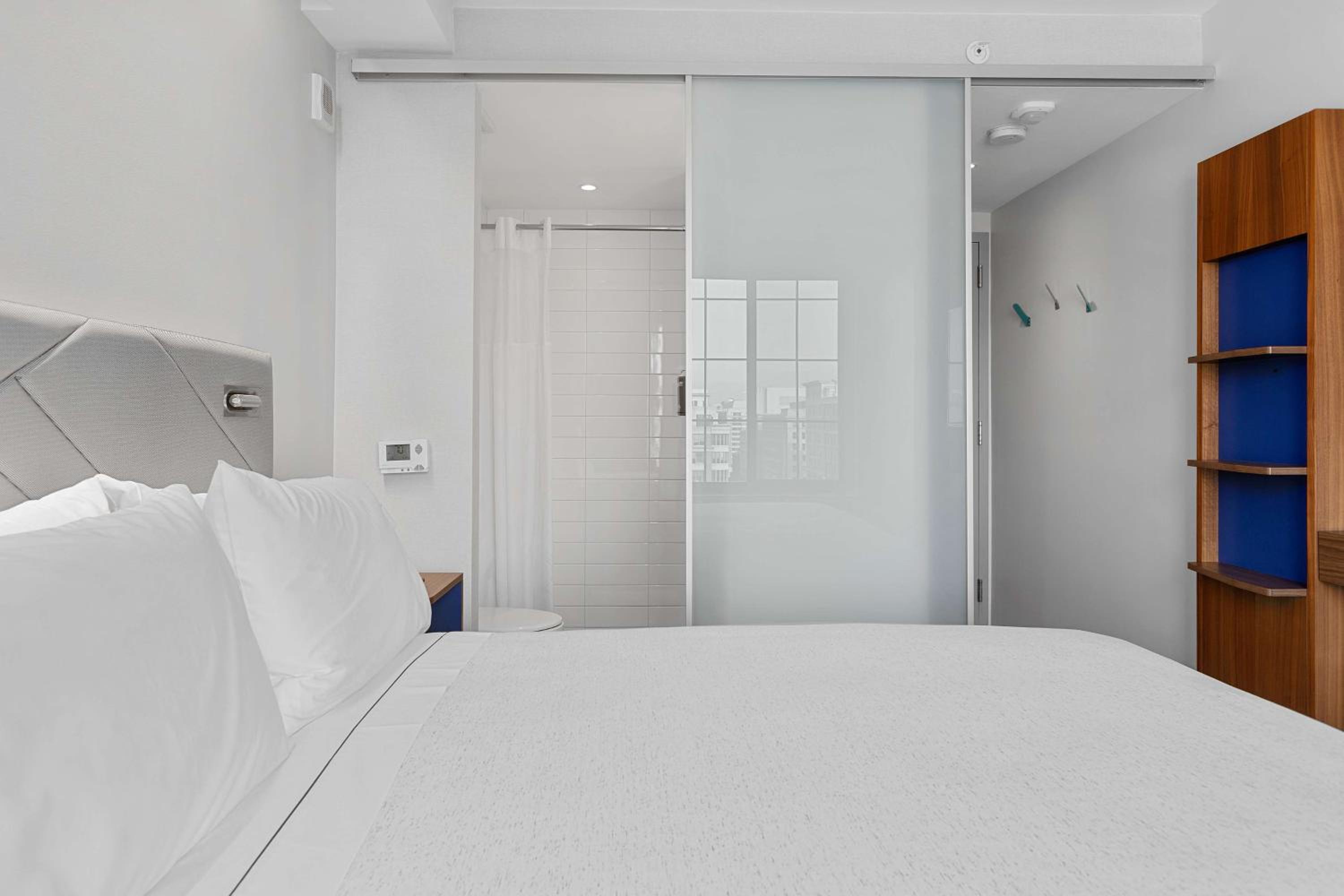 Queen Room - Hearing Accessible