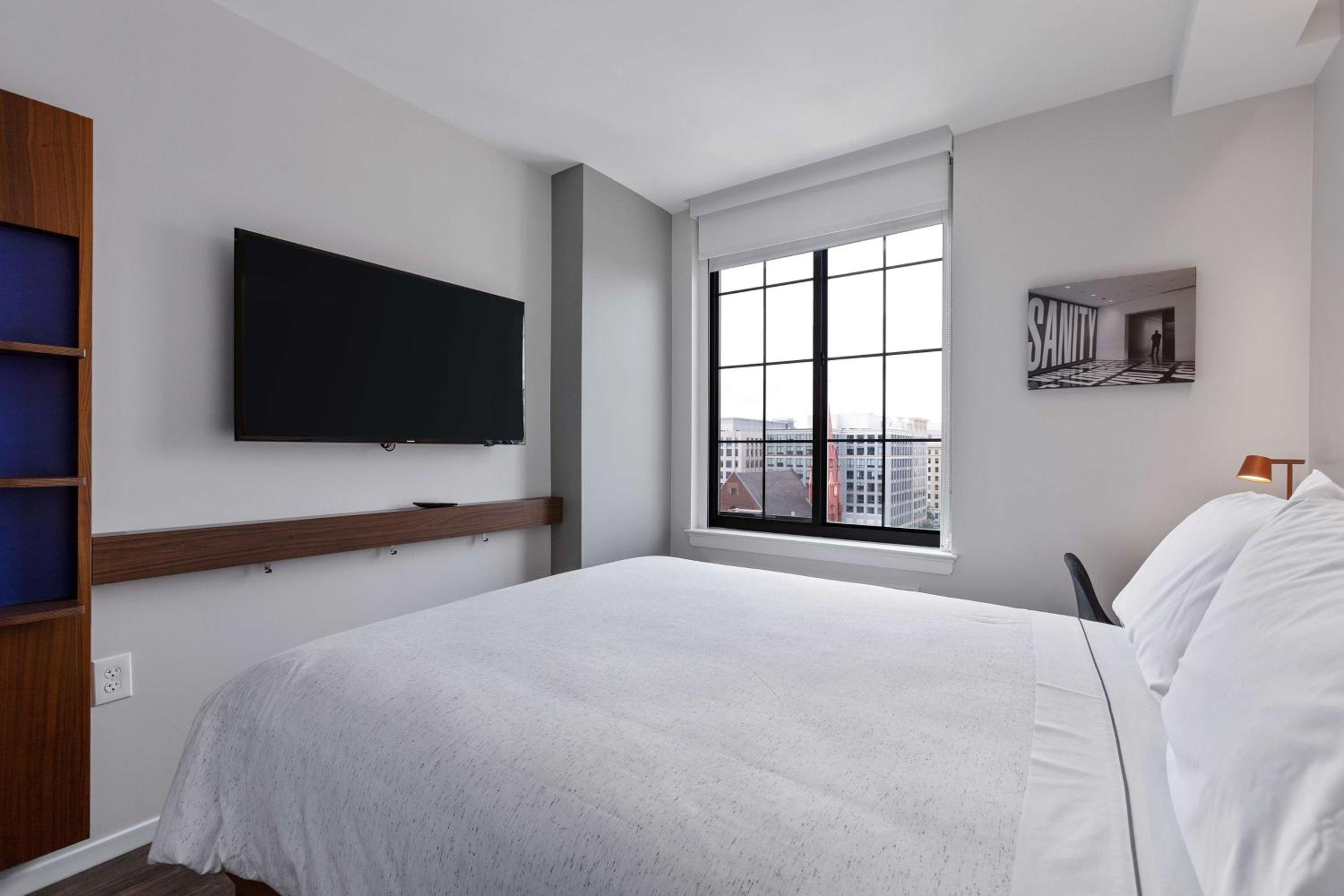 Queen Room - Hearing Accessible