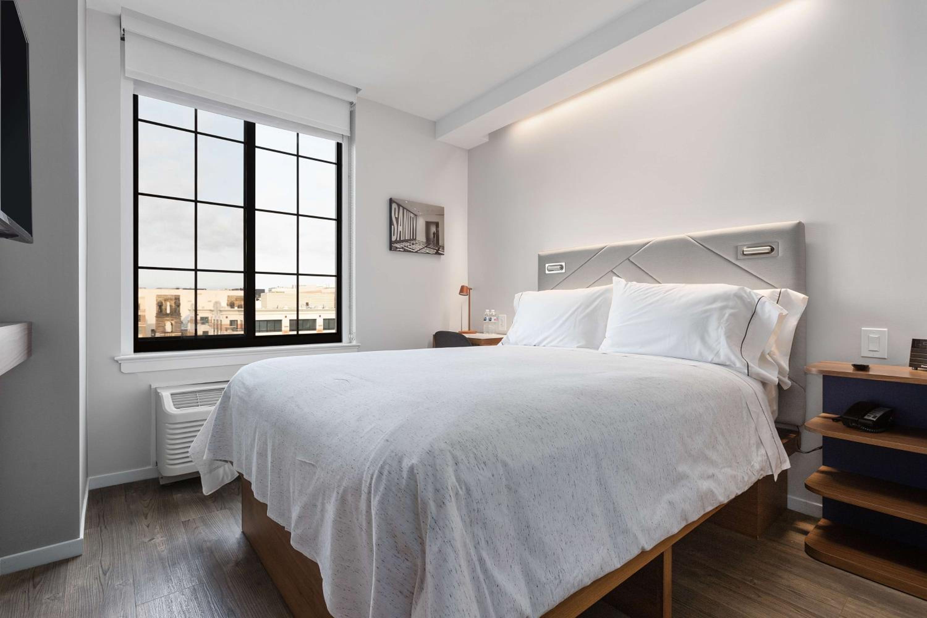 Queen Room - Hearing Accessible