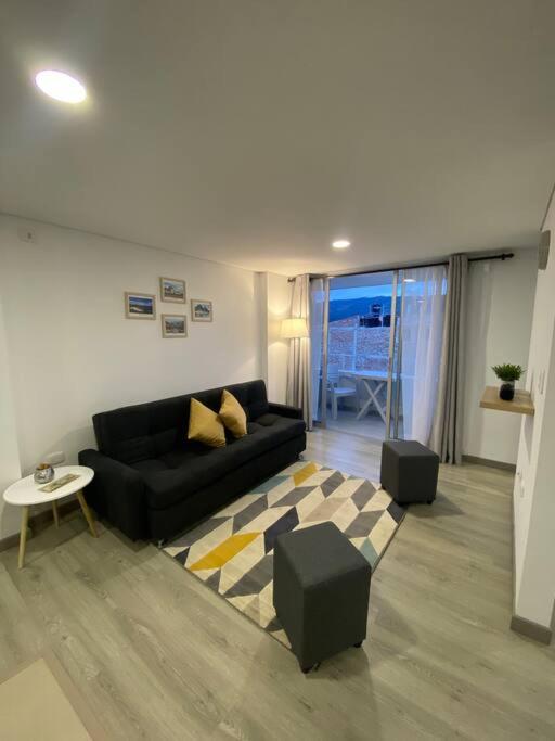 One-Bedroom Apartment photo 1