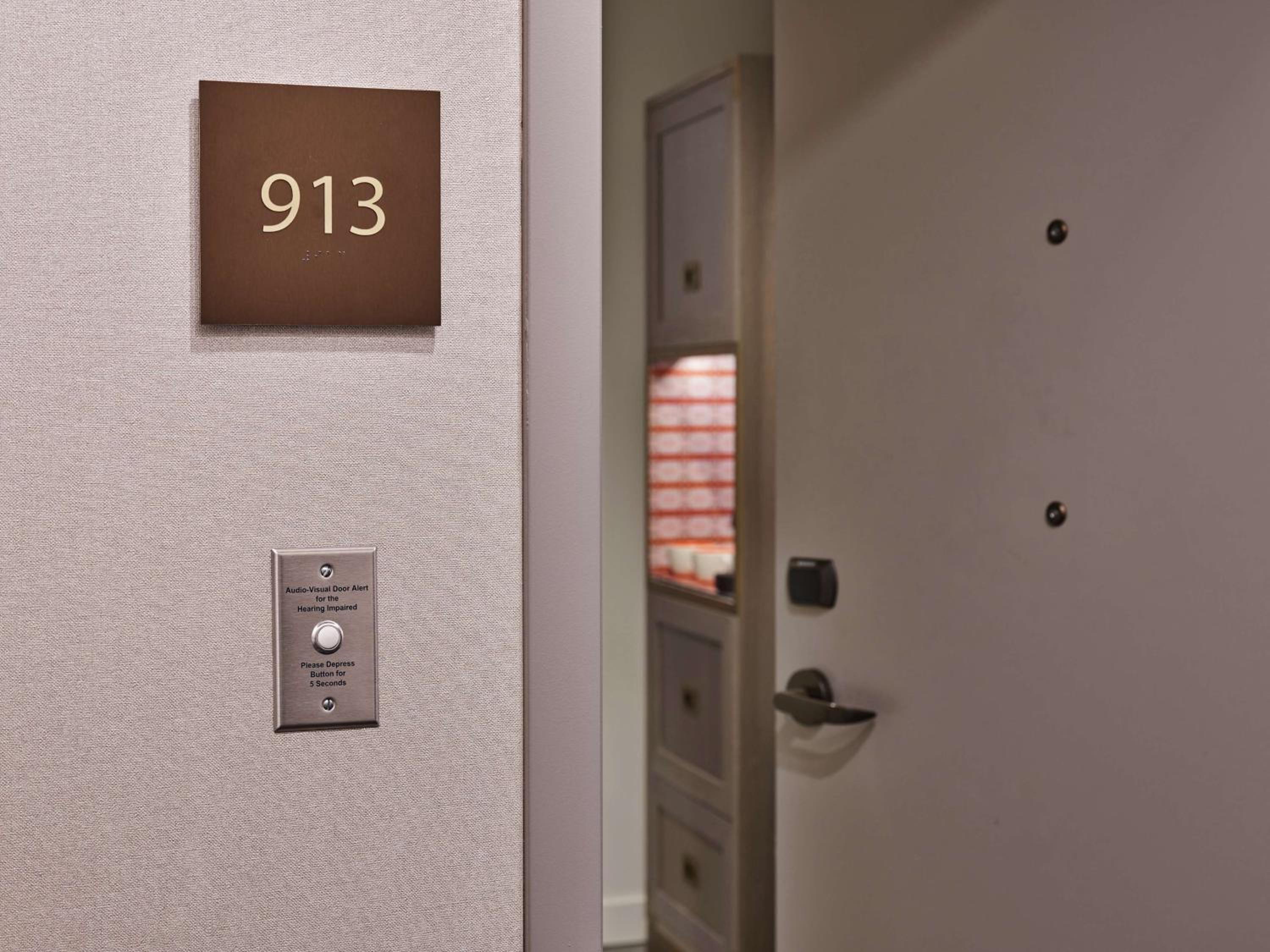 Queen Room with Two Queen Beds - Hearing Access