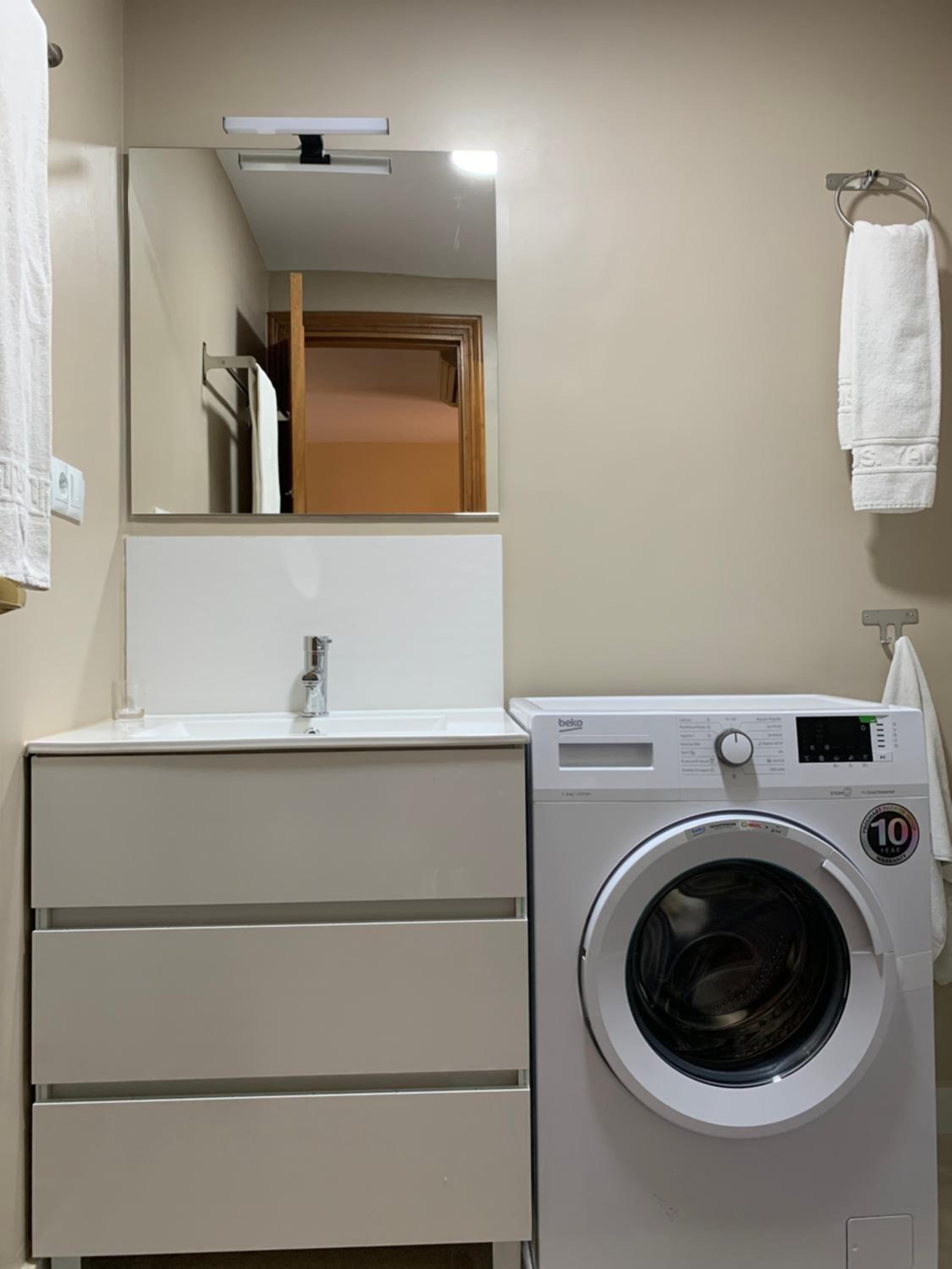 One-Bedroom Apartment - Photo 6